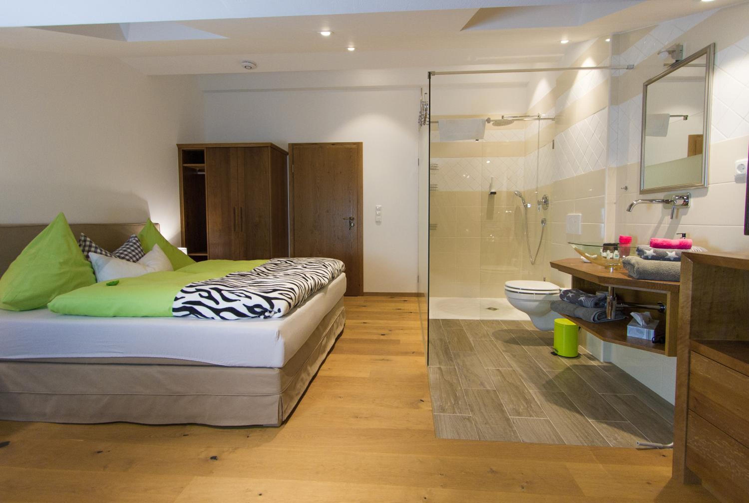 Double Room with Open Bathroom photo 2