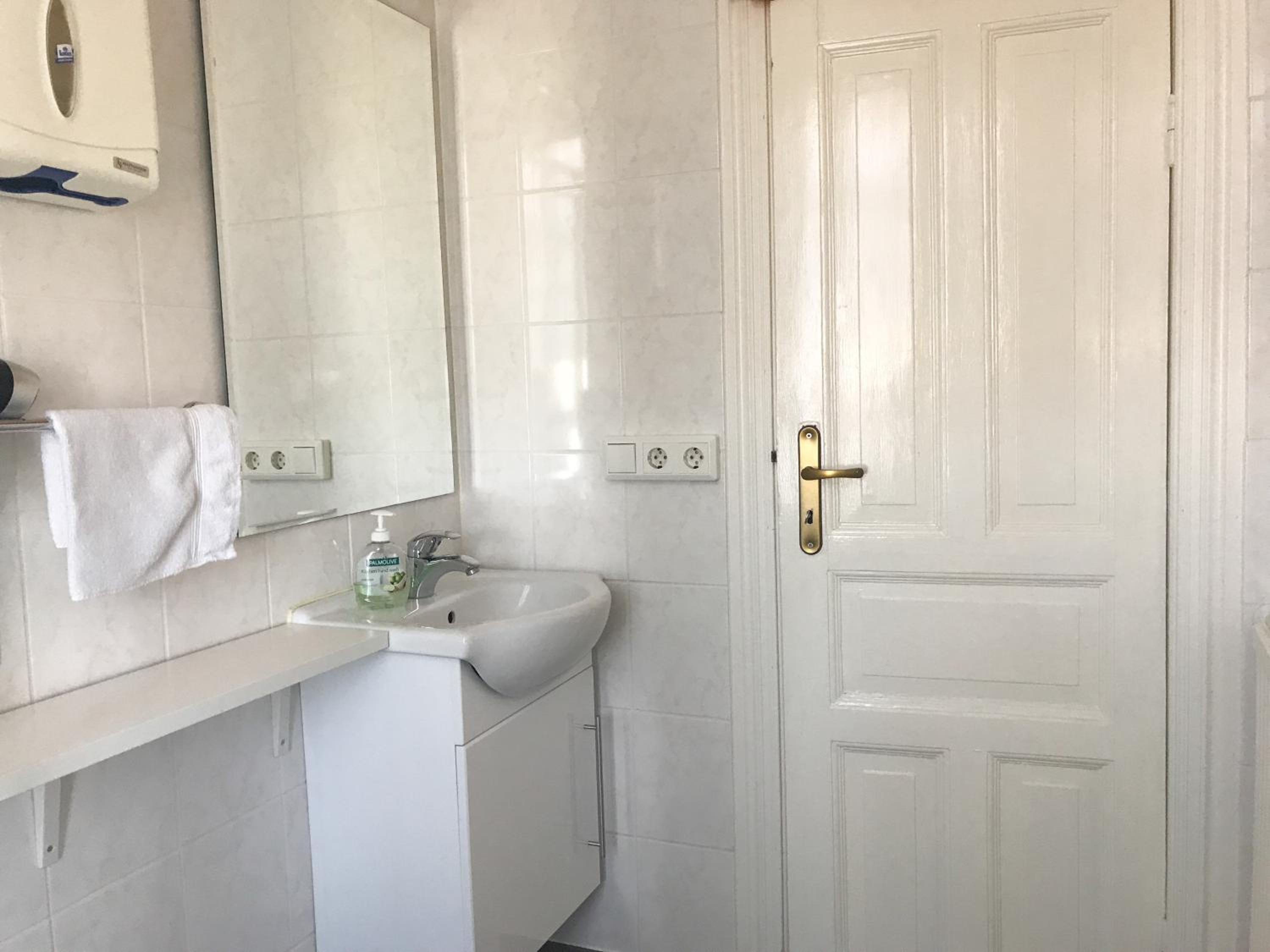 Economy Double Room with Shared Bathroom photo 1
