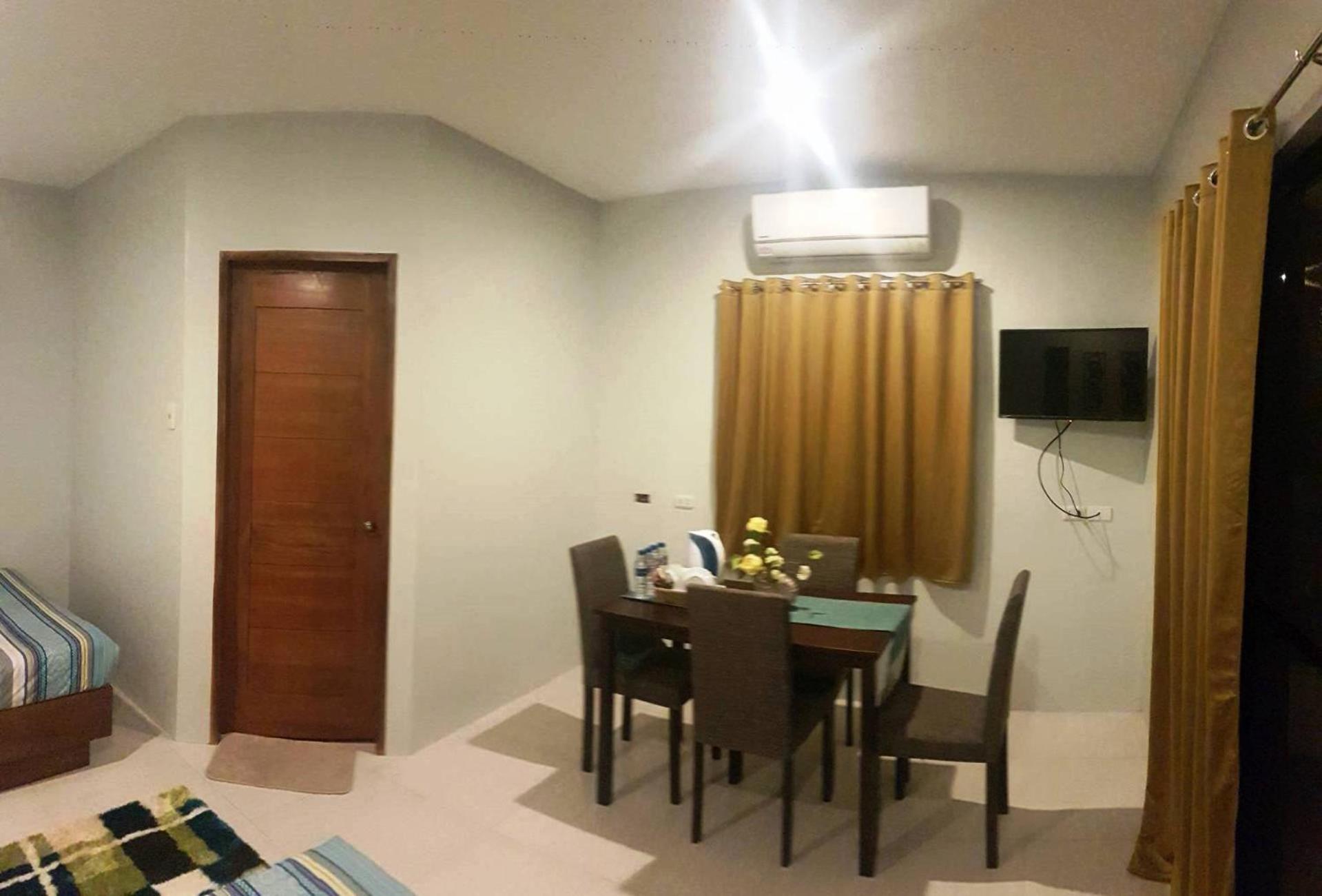Family Room with Sea View - Photo 8