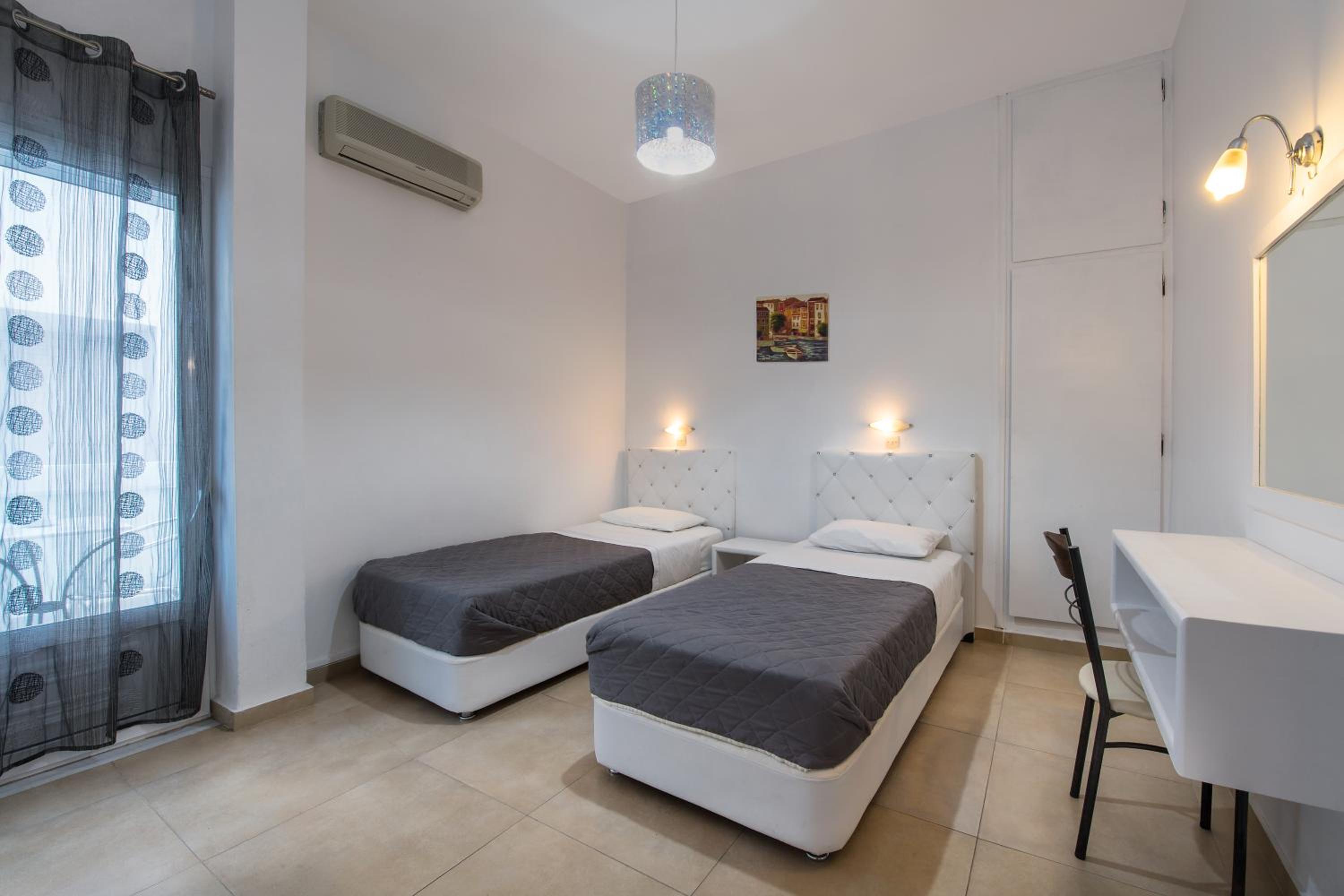 Standard Twin Room - Photo 2