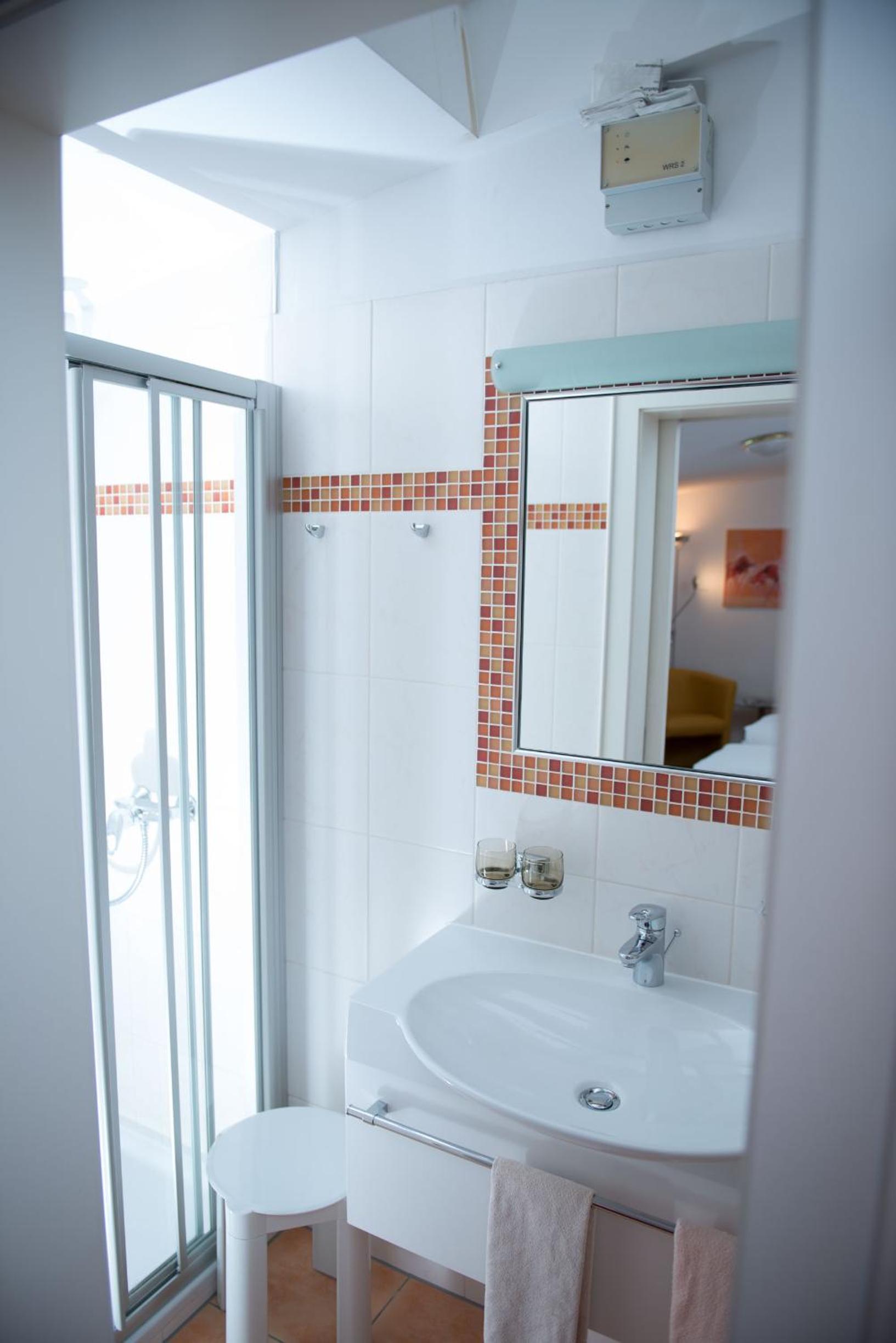 Double Room with Balcony - Photo 2