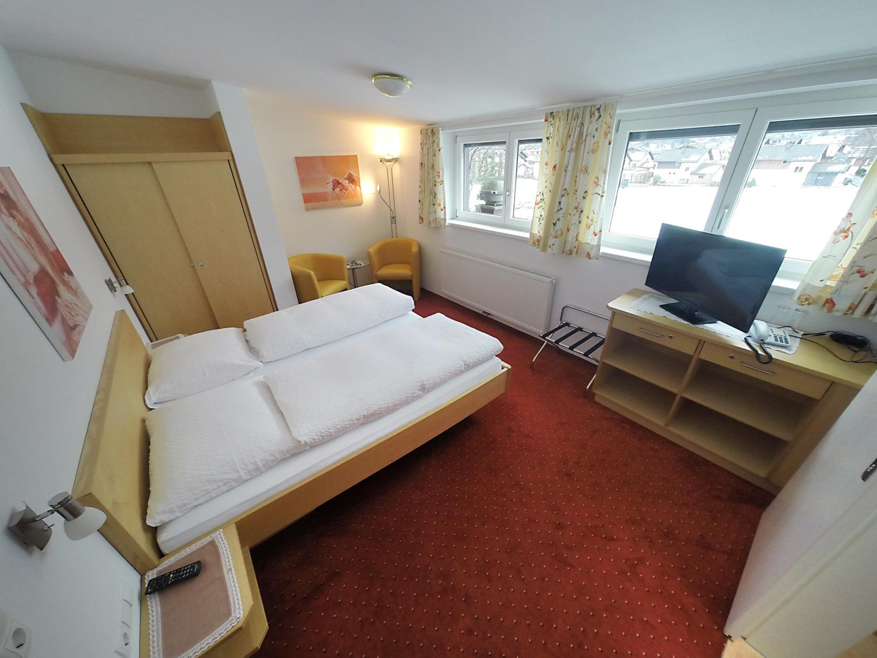 Double Room with Balcony - Photo 5
