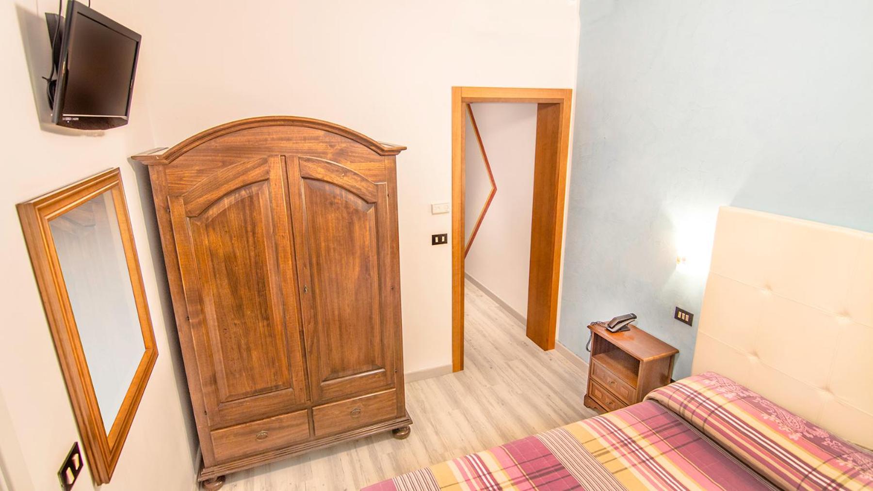 Small Double Room photo 2