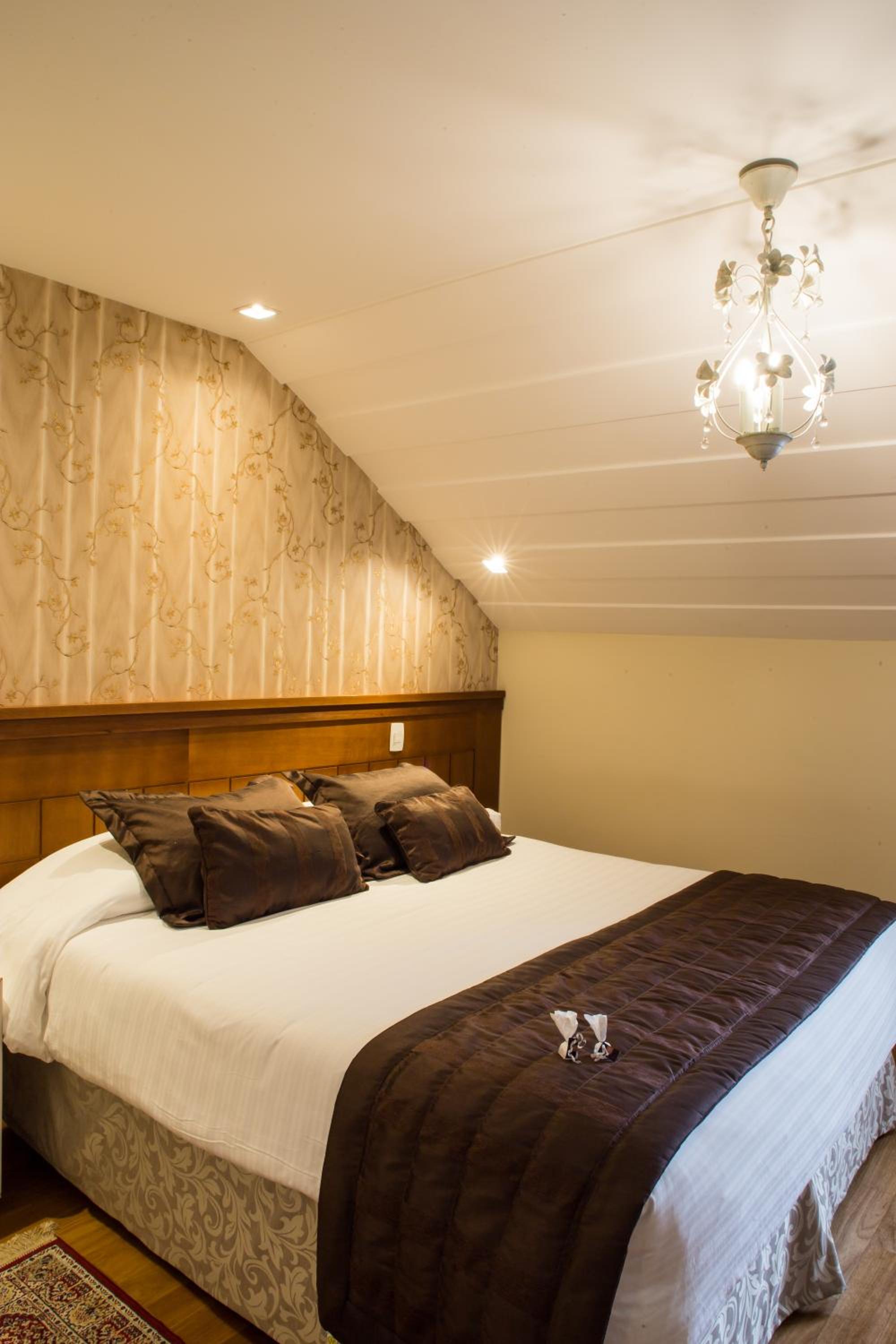 Standard Double or Twin Room with Garden View thumbnail 5