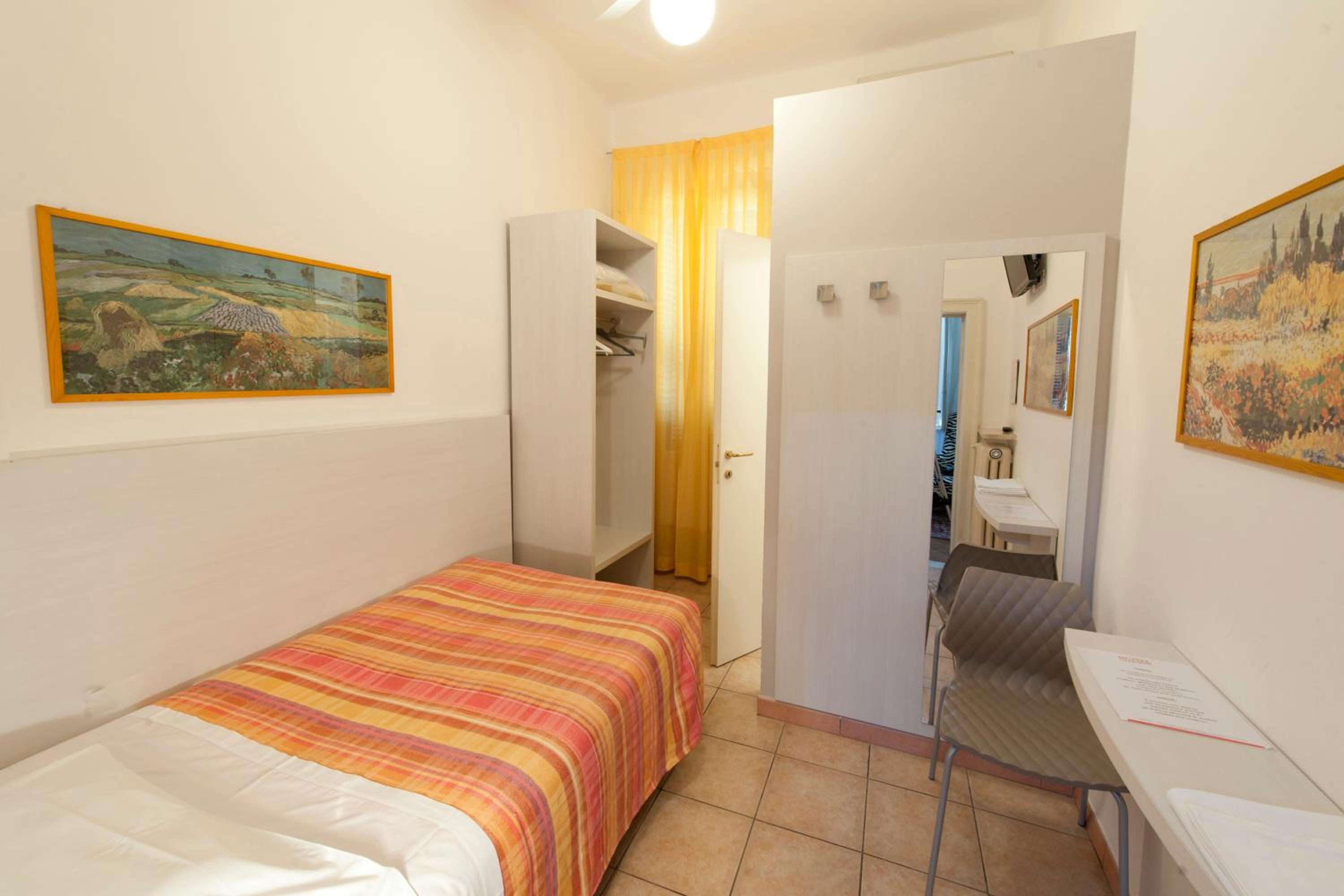 Single Room photo 2