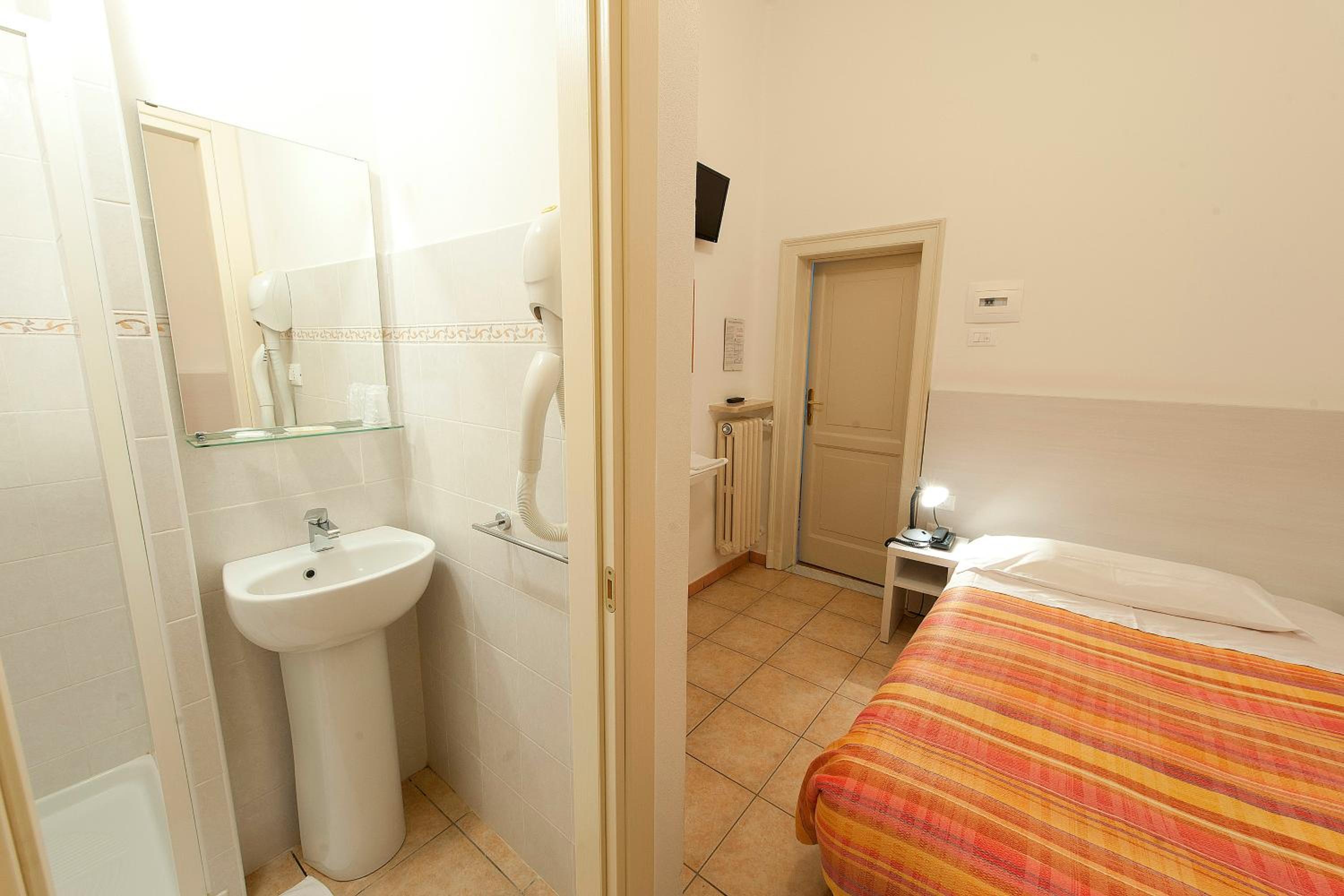 Single Room photo 3