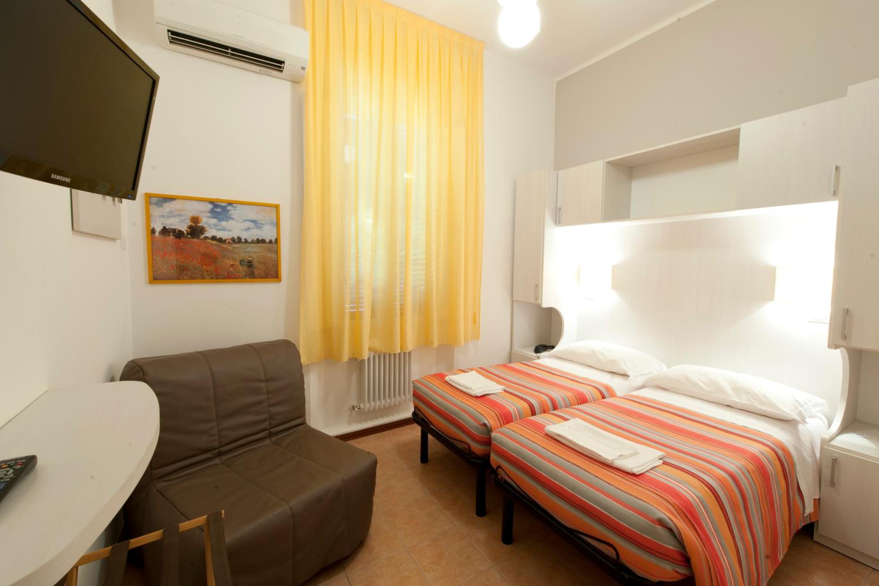 Double or Twin Room photo 3