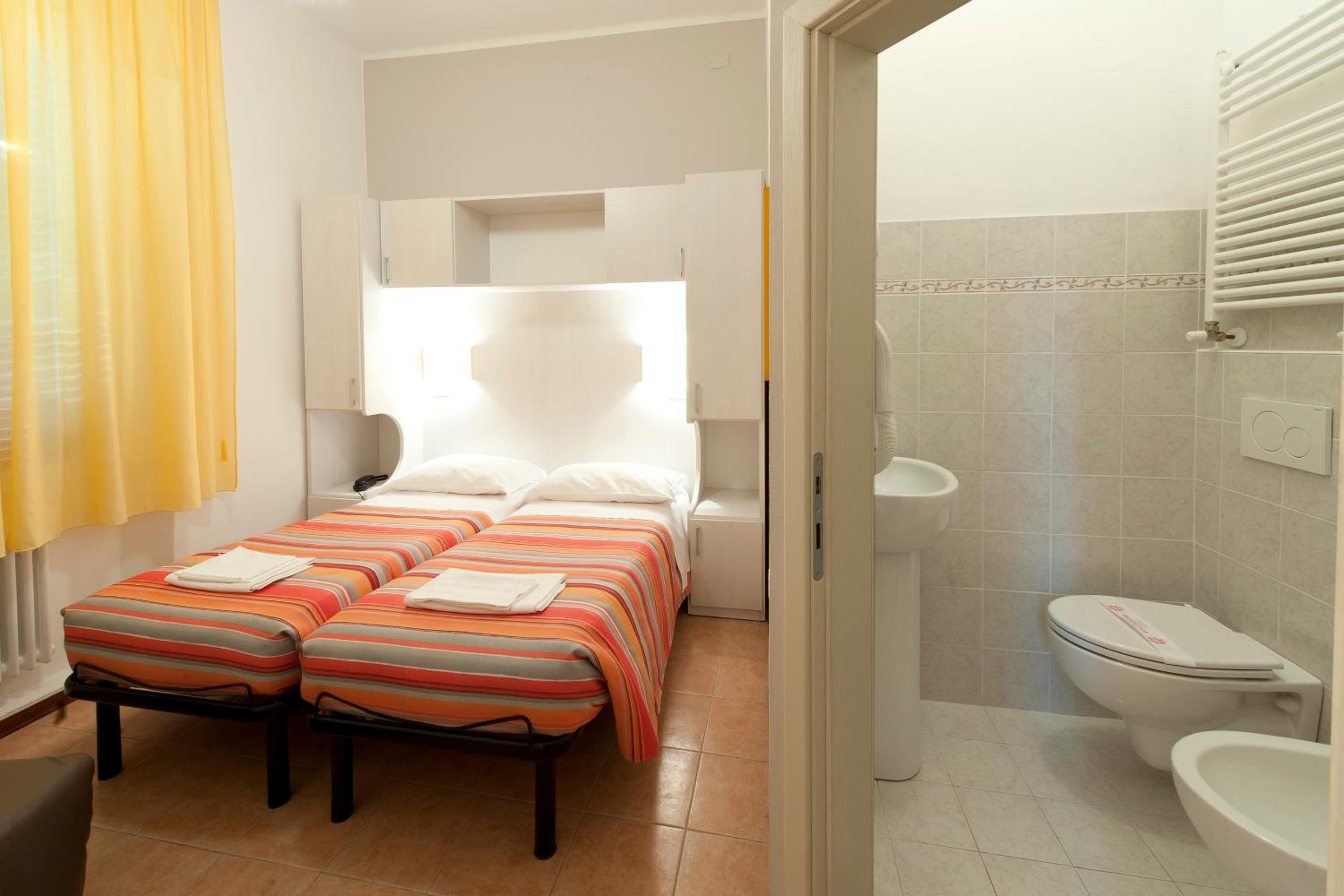Double or Twin Room photo 2