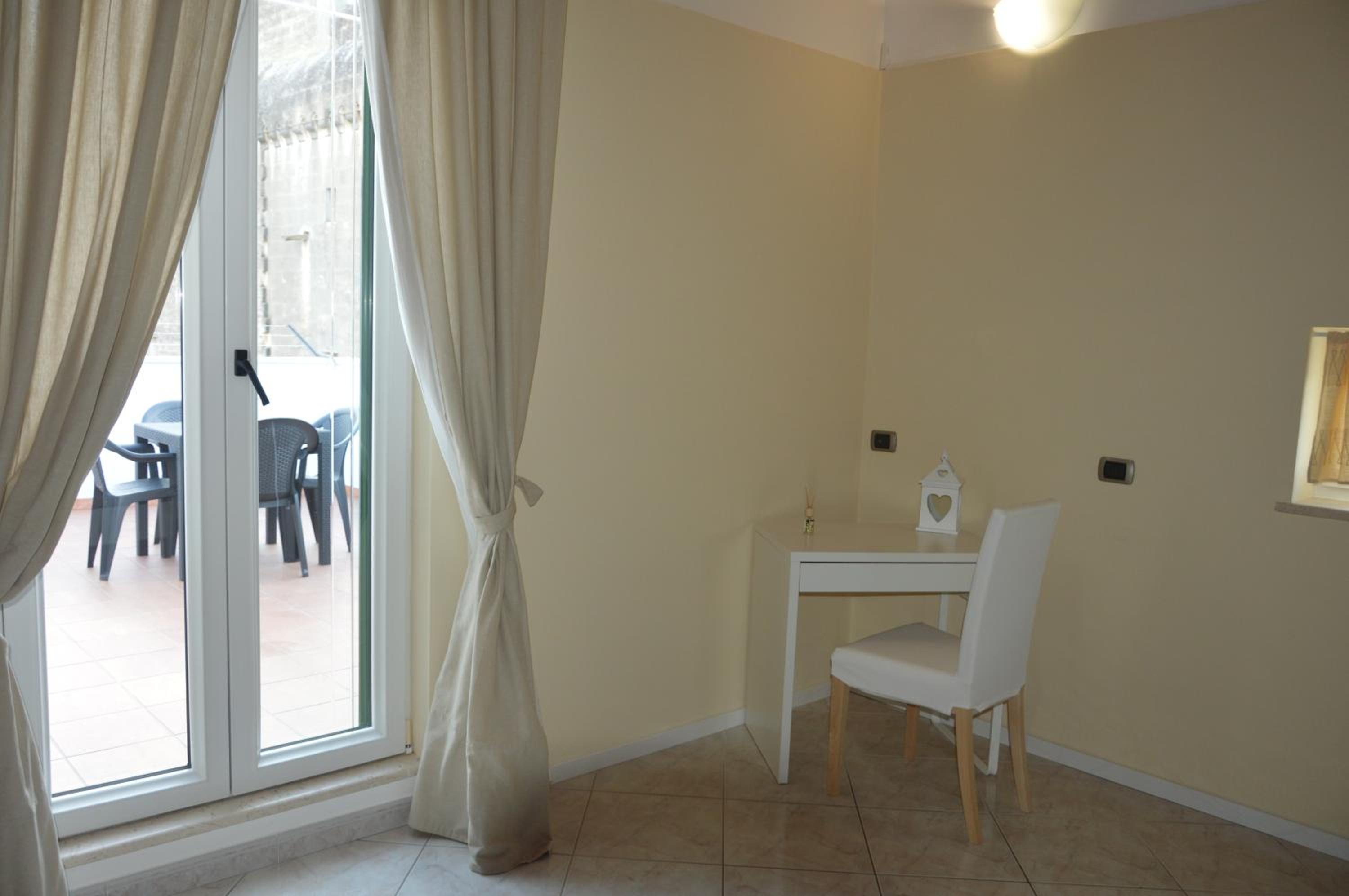 Junior Suite with Terrace - Photo 16