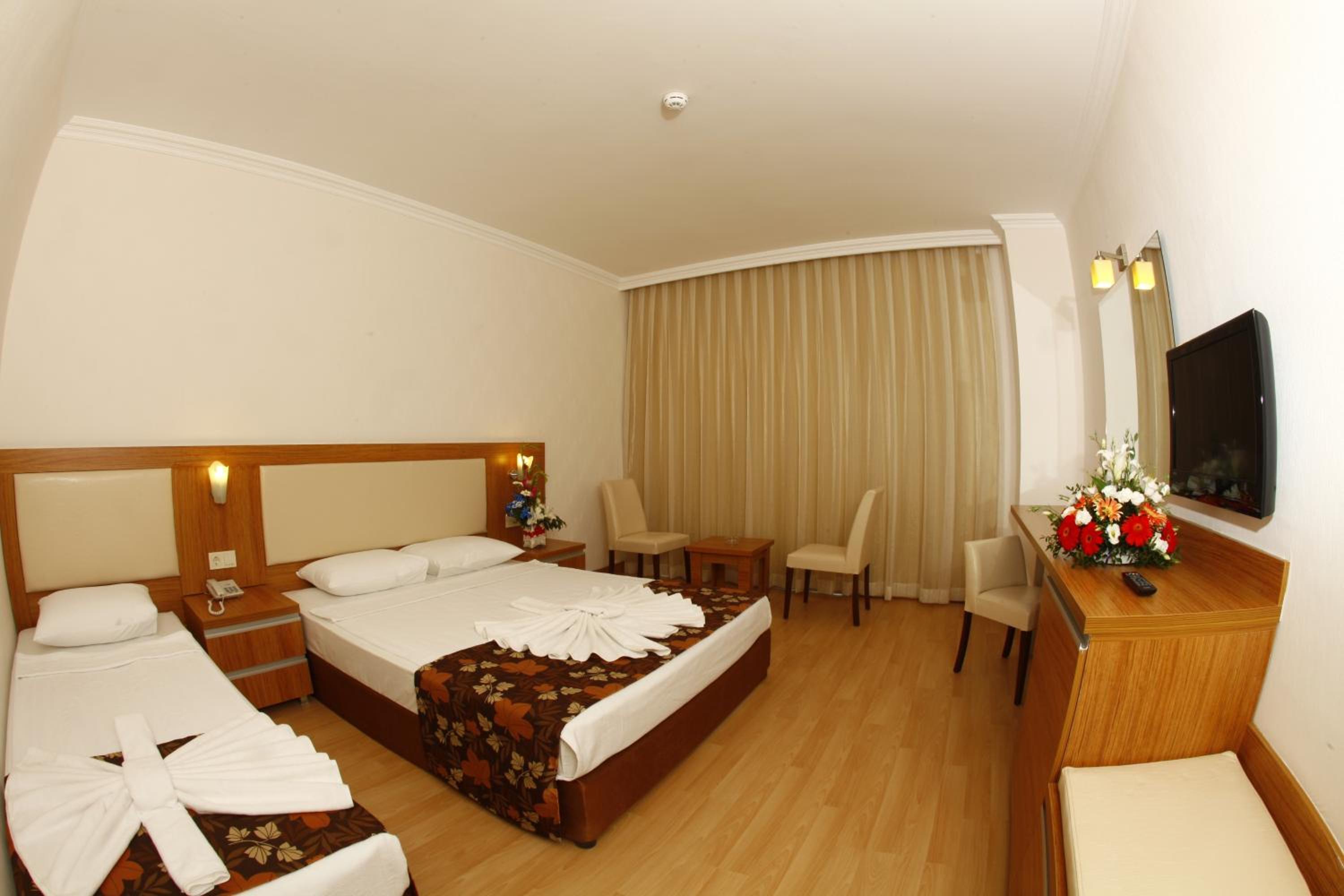 Family Room (2 Adults + 2 Children) - All Inclusive photo 2