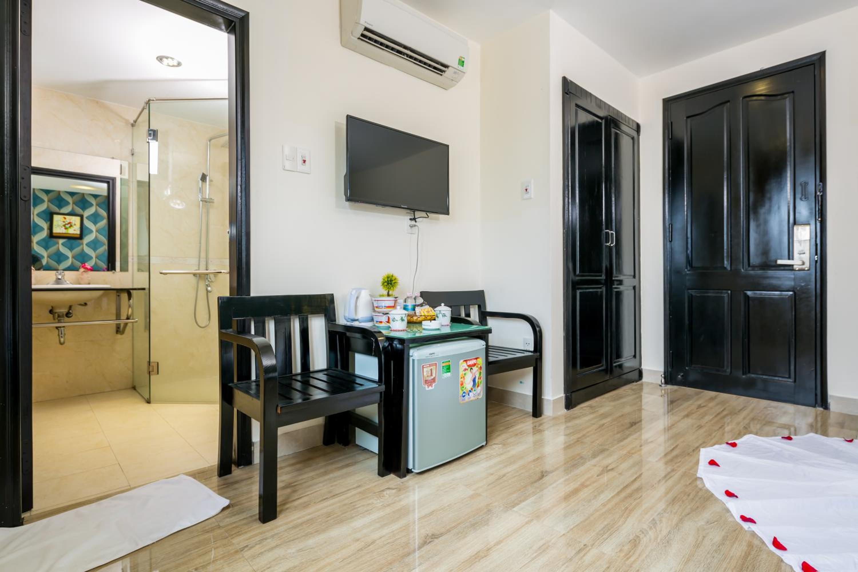 Deluxe Family Room - Photo 7
