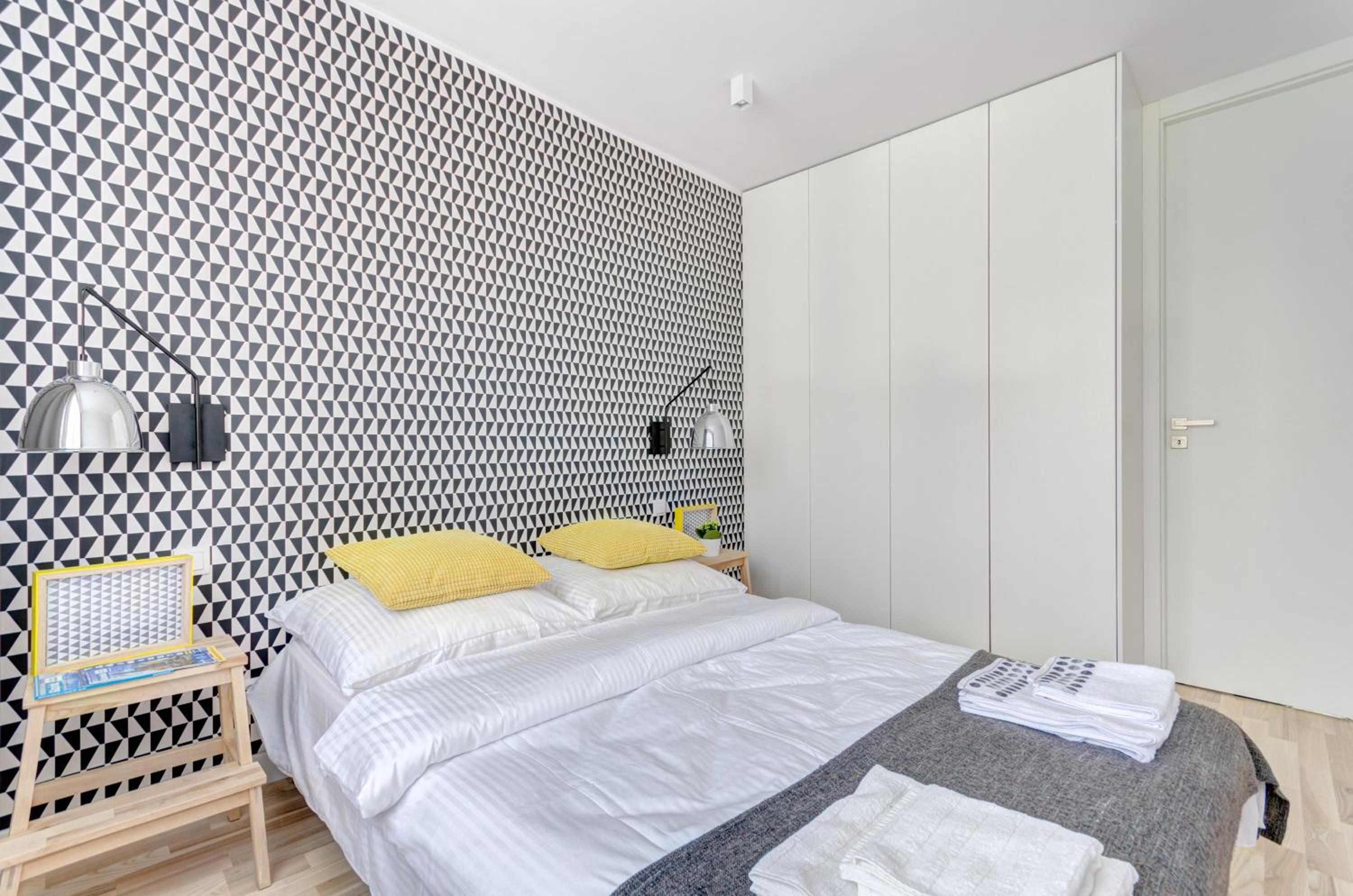 Apartment with Balcony - Photo 6