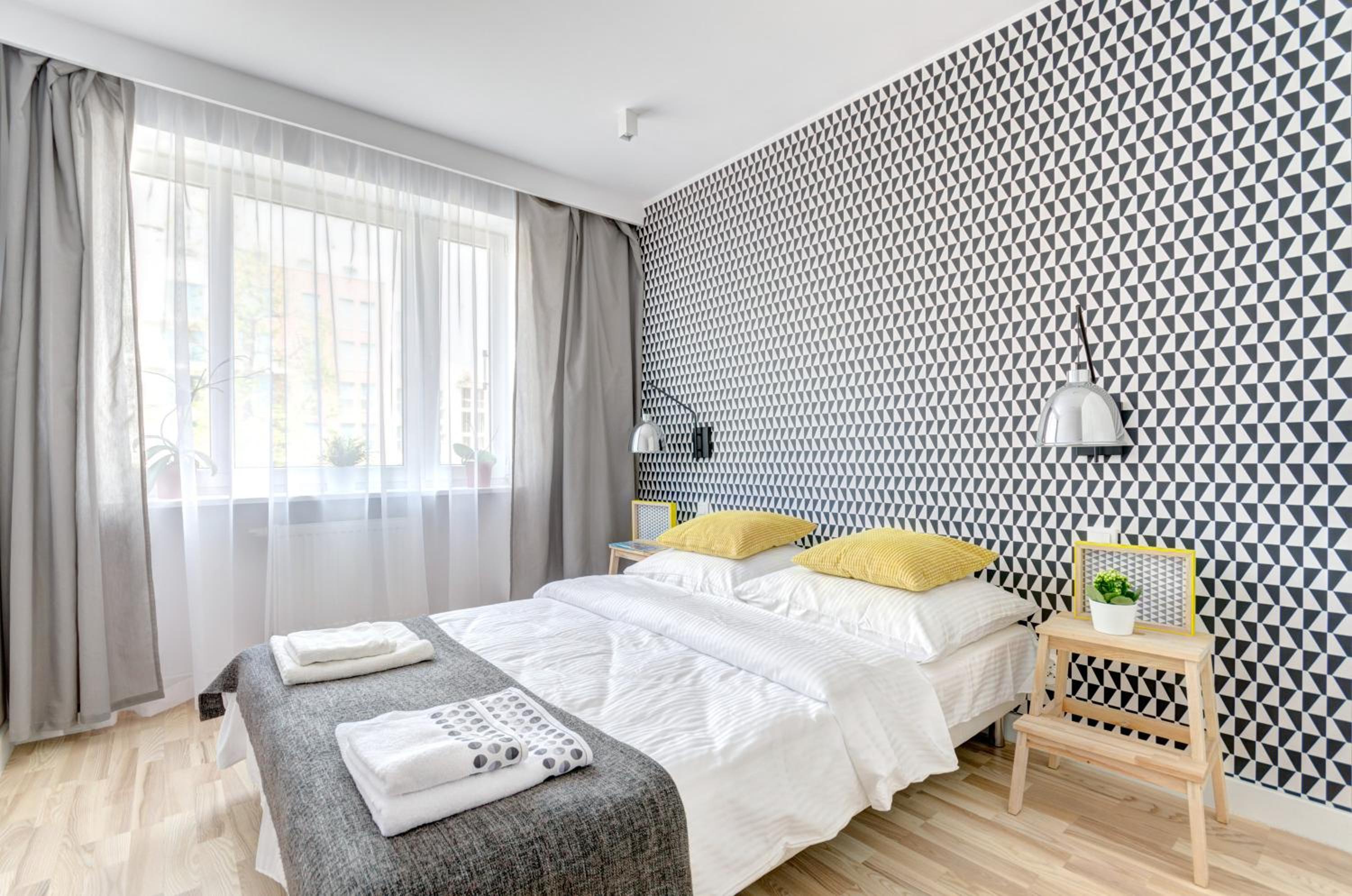 Apartment with Balcony - Photo 7