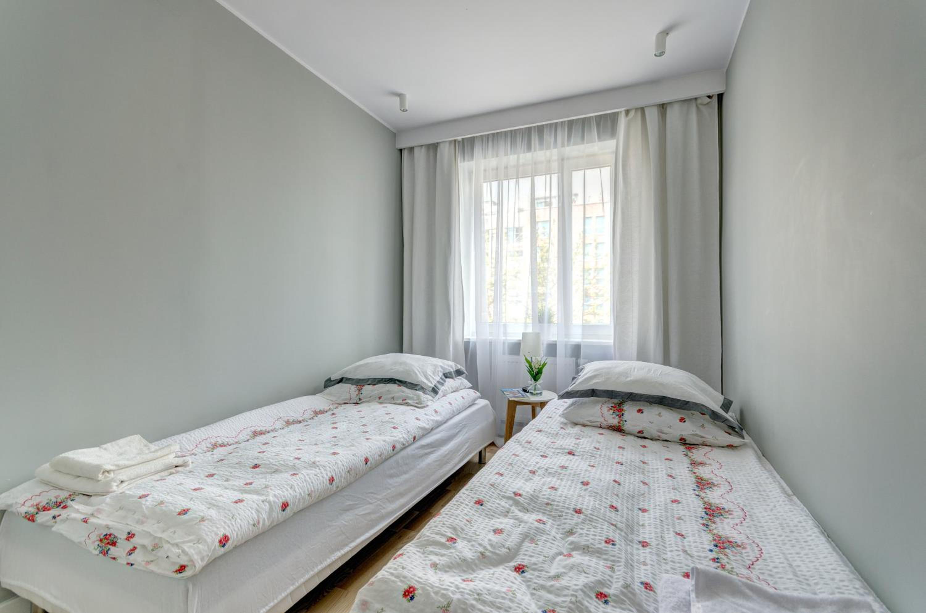 Apartment with Balcony - Photo 9