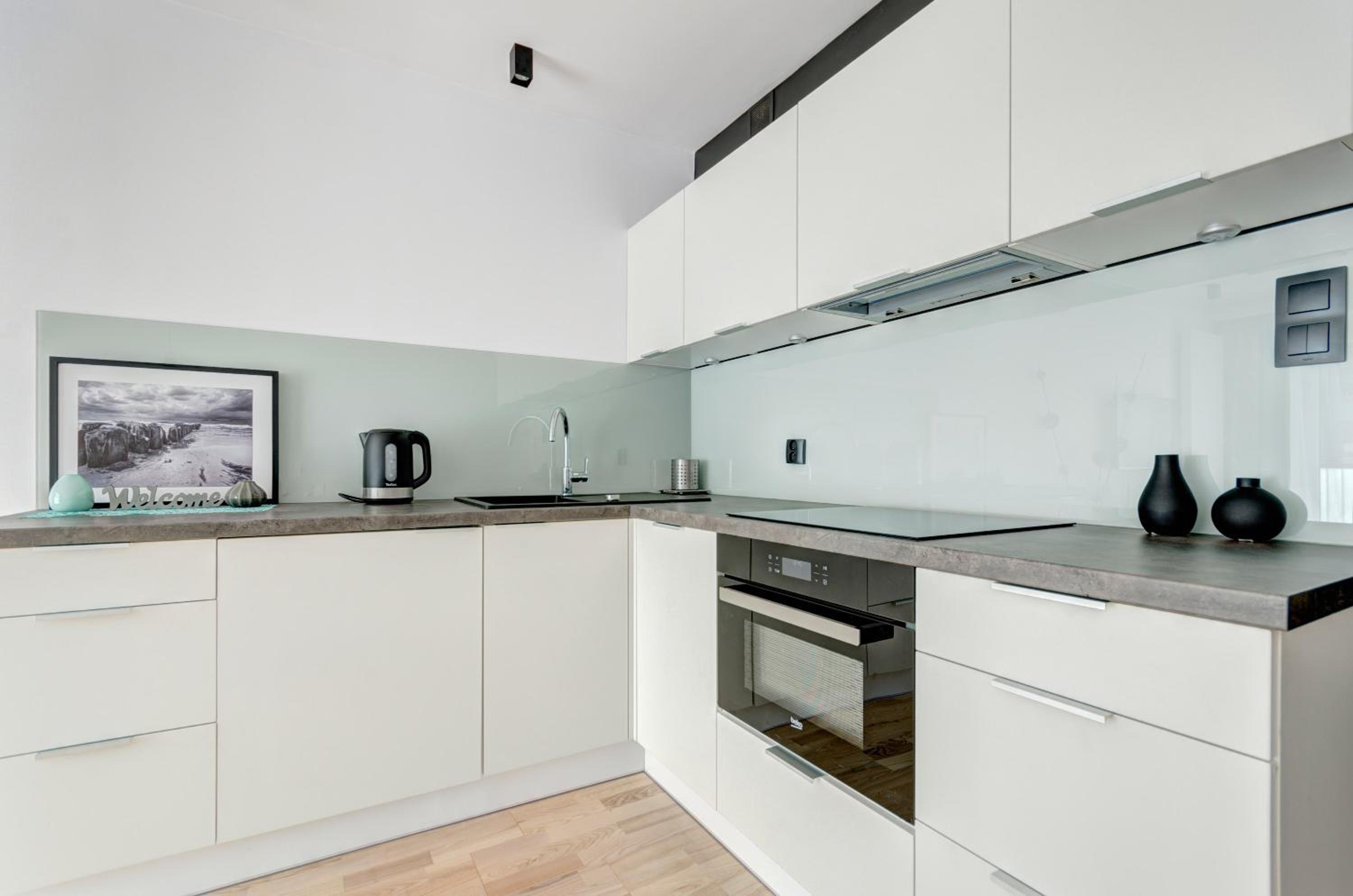Apartment with Balcony - Photo 16