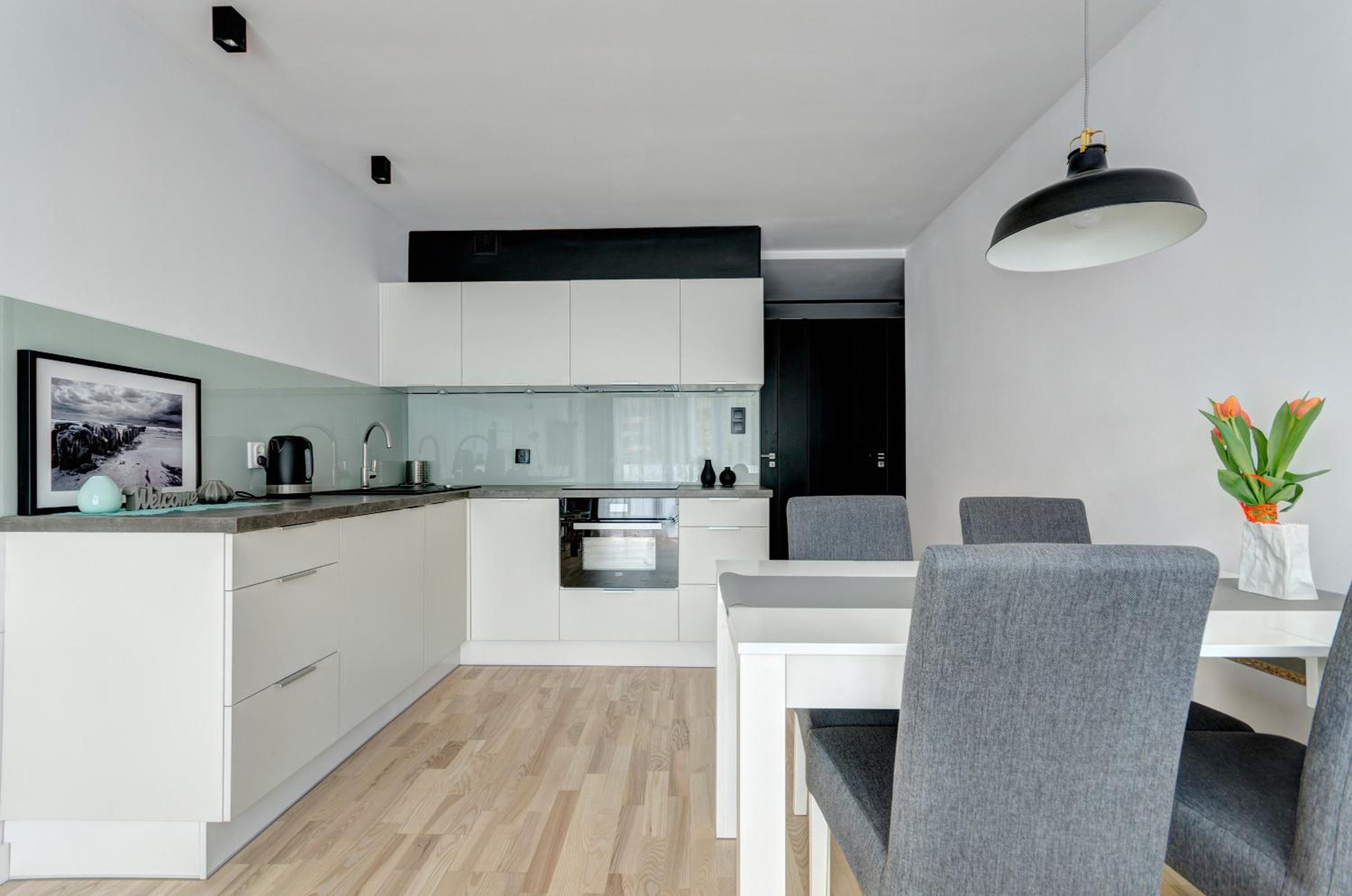 Apartment with Balcony - Photo 10