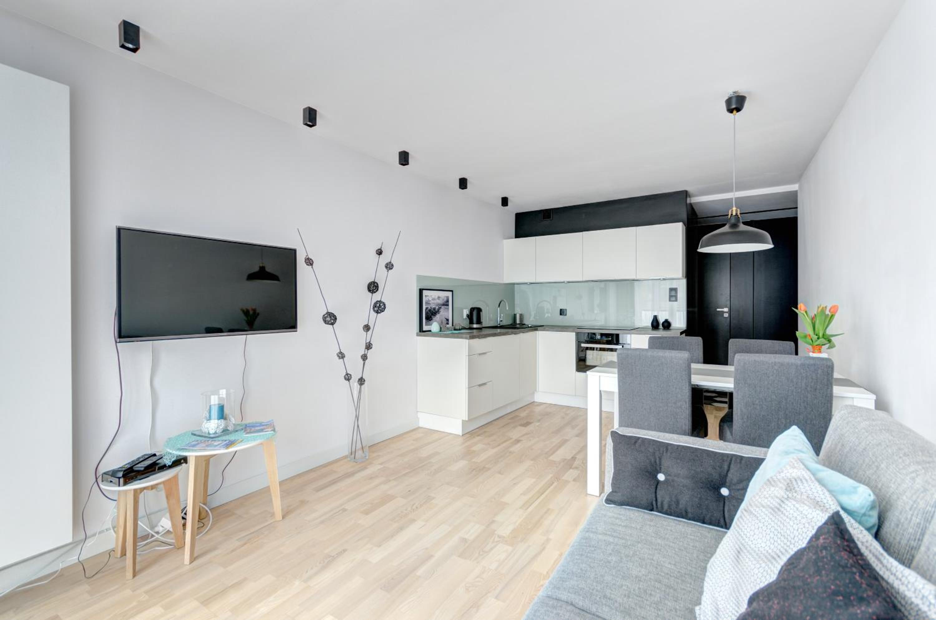 Apartment with Balcony - Photo 11