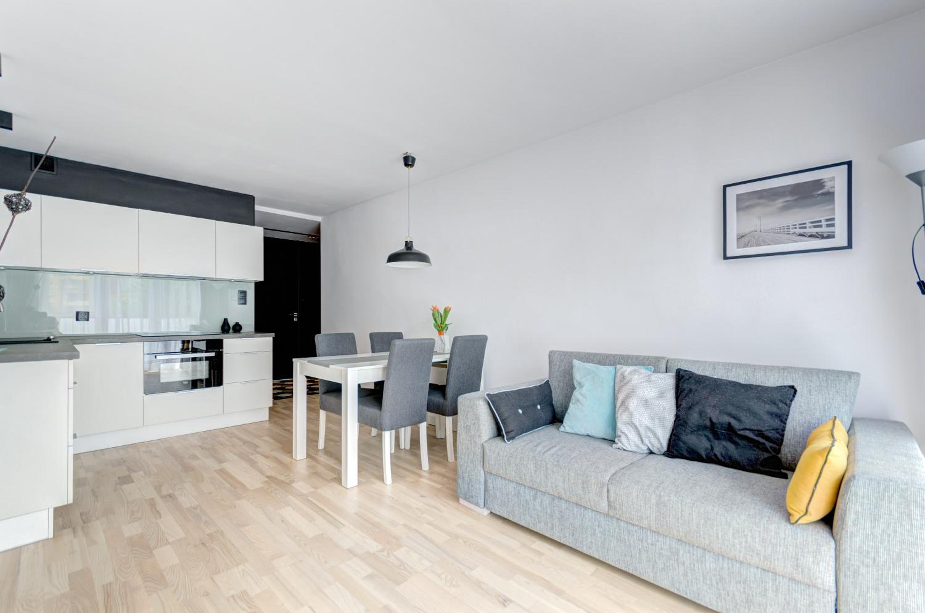 Apartment with Balcony - Photo 12