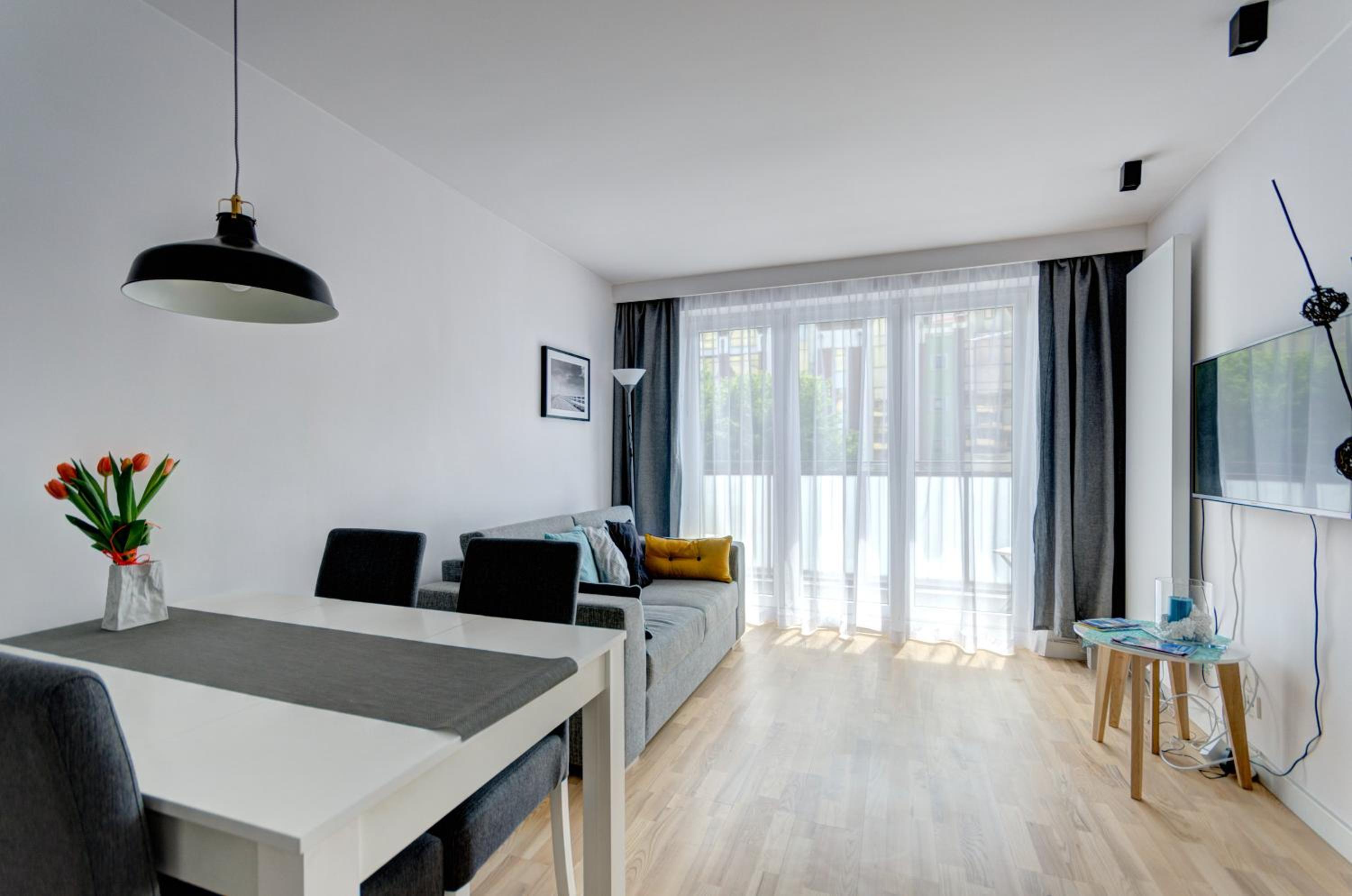 Apartment with Balcony - Photo 13