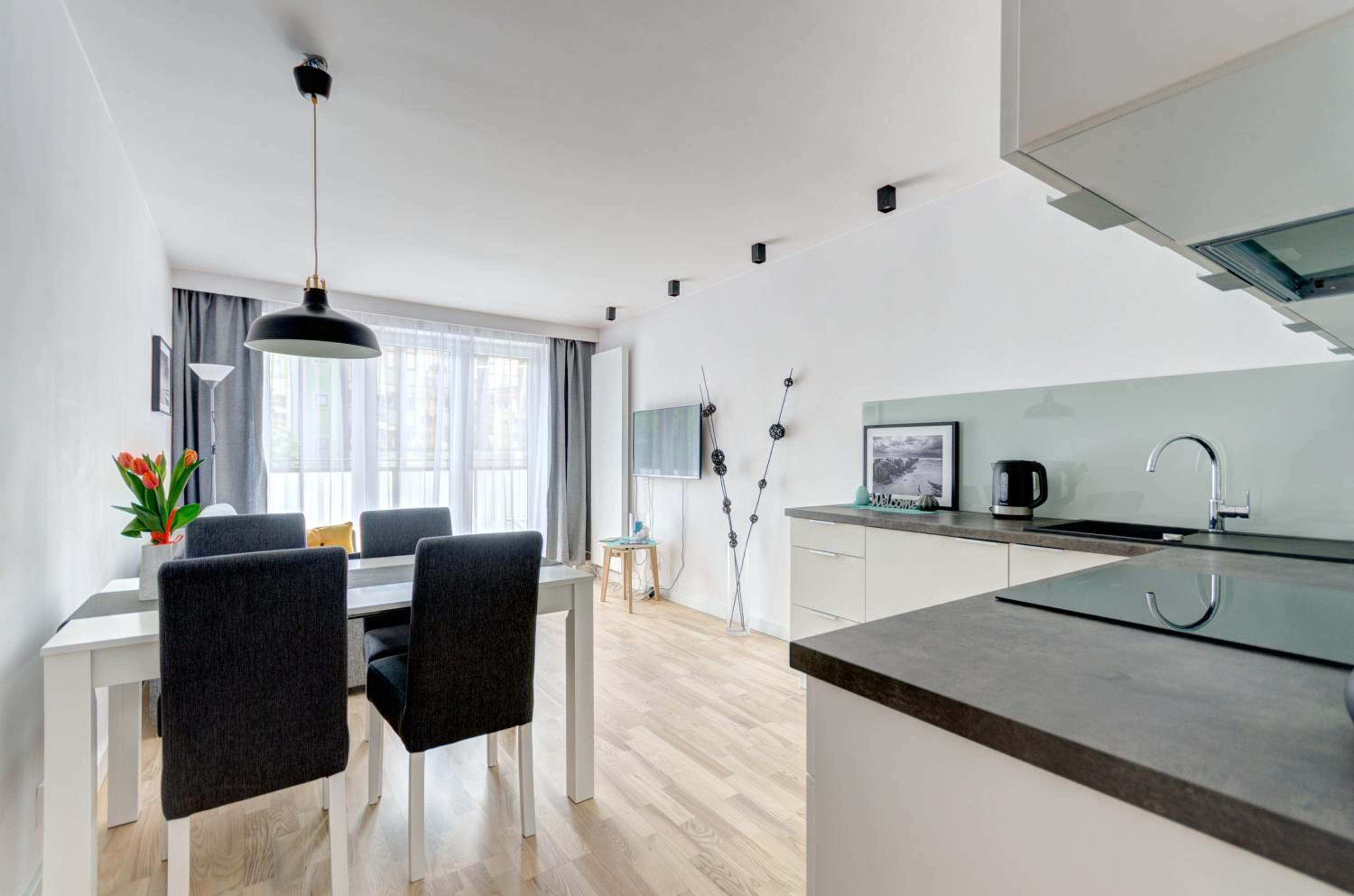 Apartment with Balcony - Photo 15