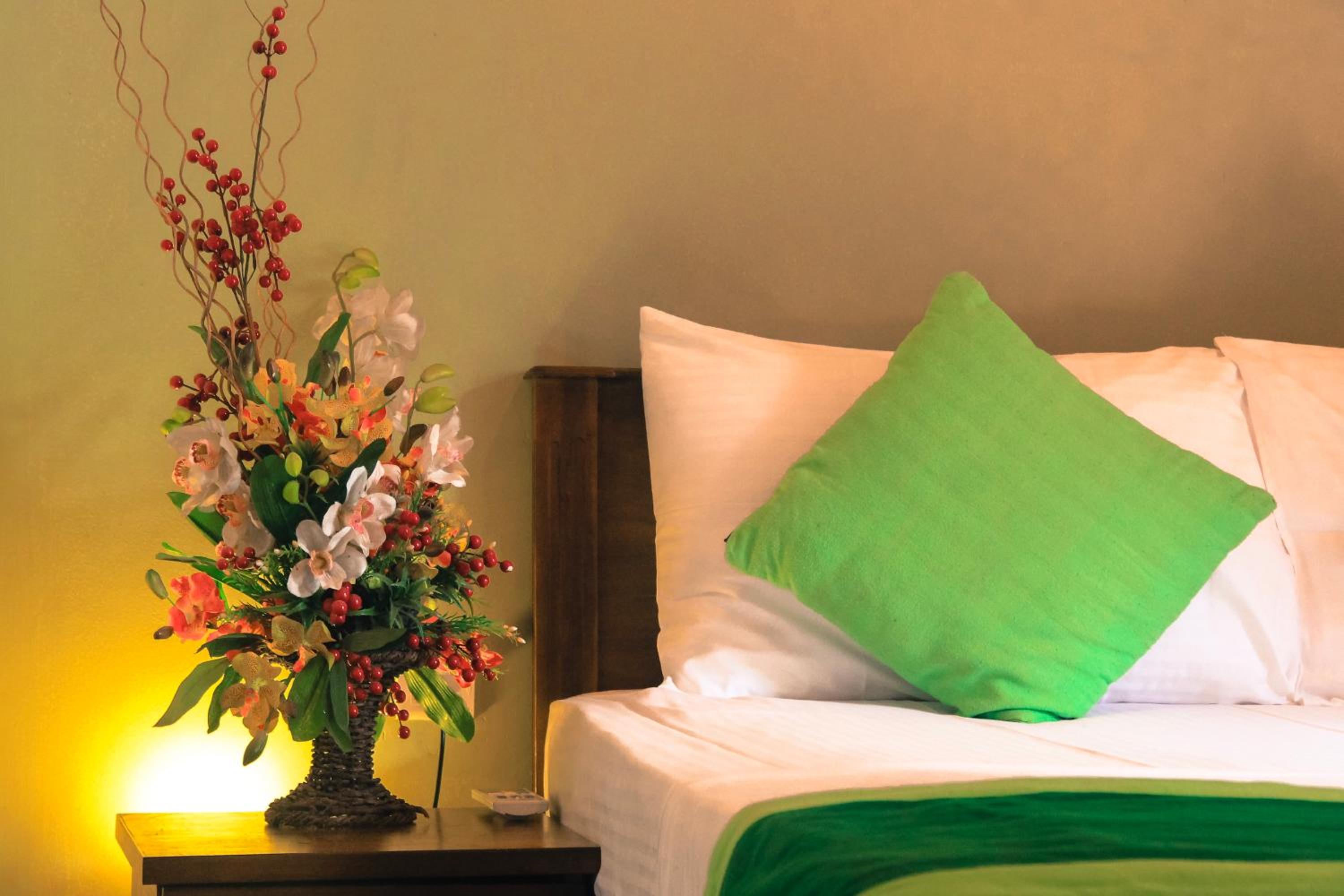 Standard Double Room with Complimentary One-Way Airport Transfer (Pickup OR Drop) photo 3