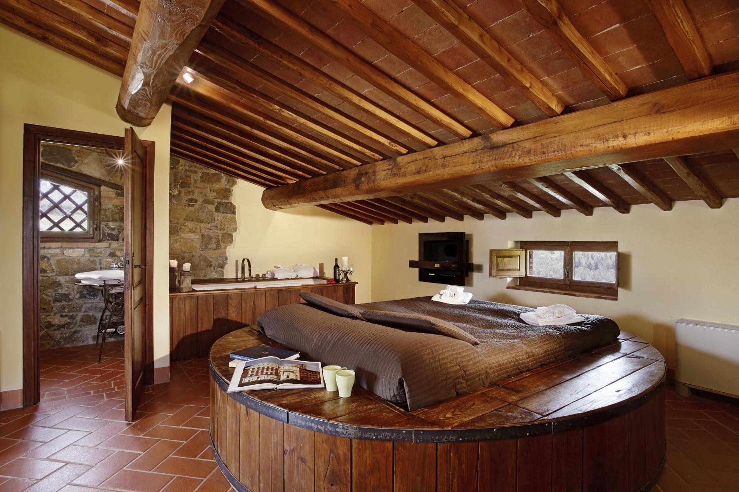 Suite - Photo 17