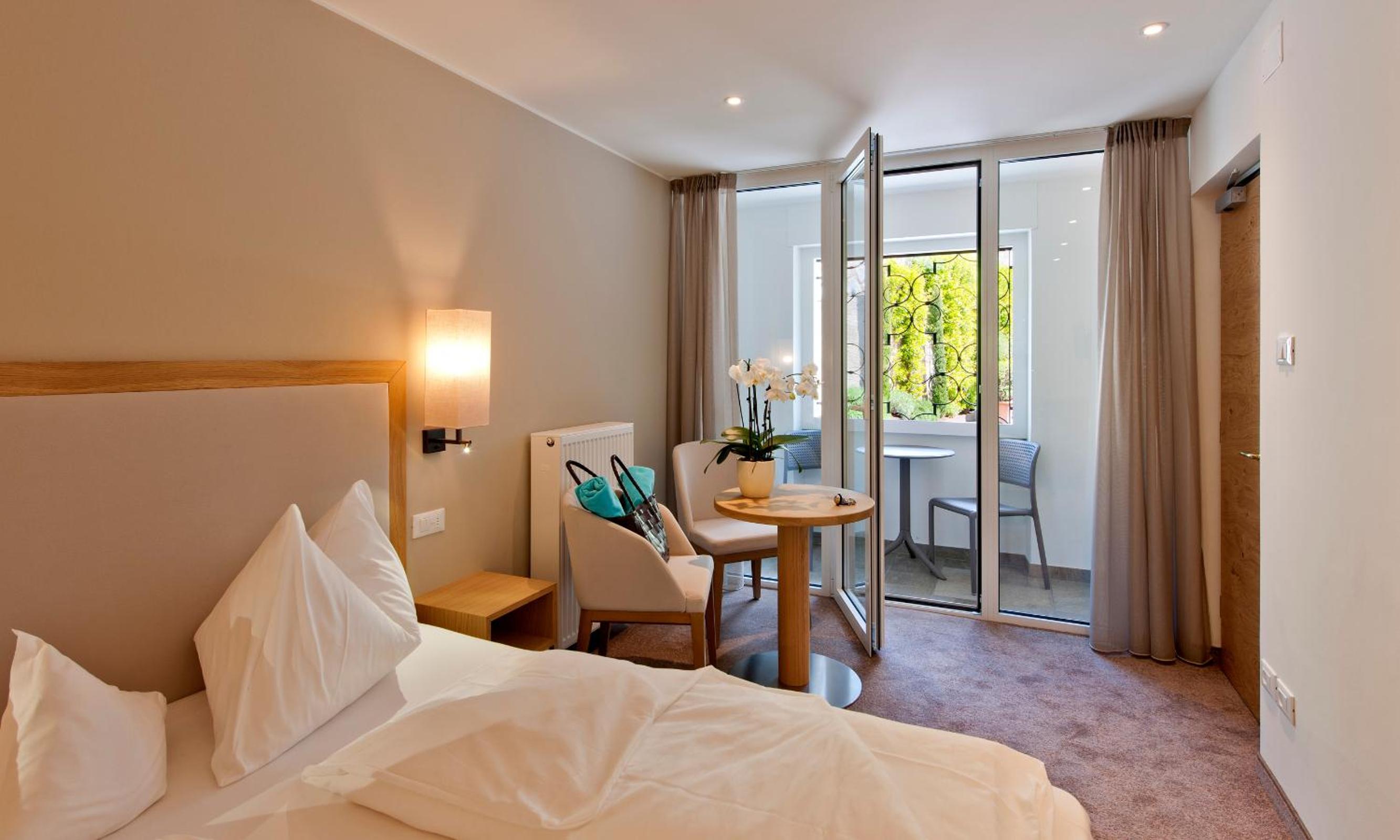 Budget Double Room photo 2