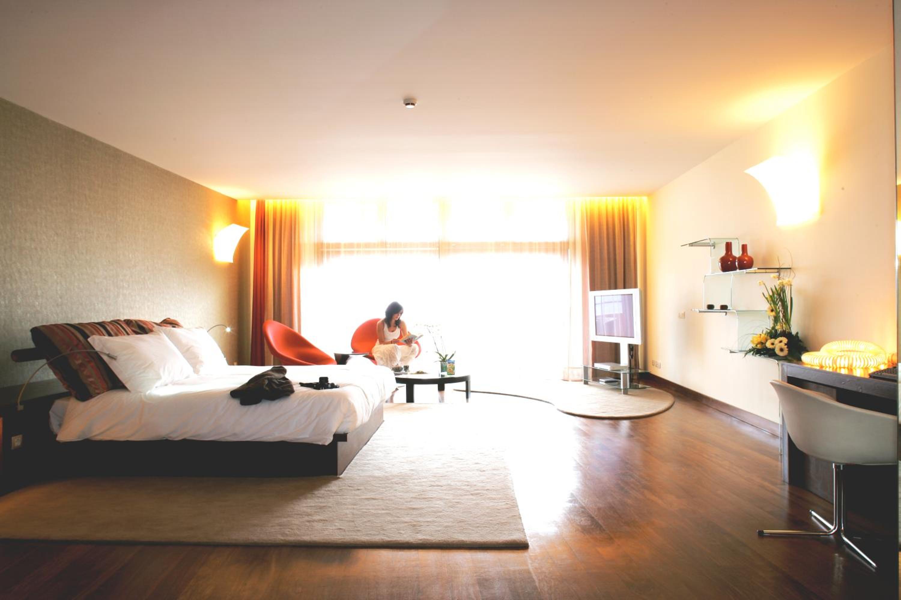 Suite with Spa Access - Photo 6