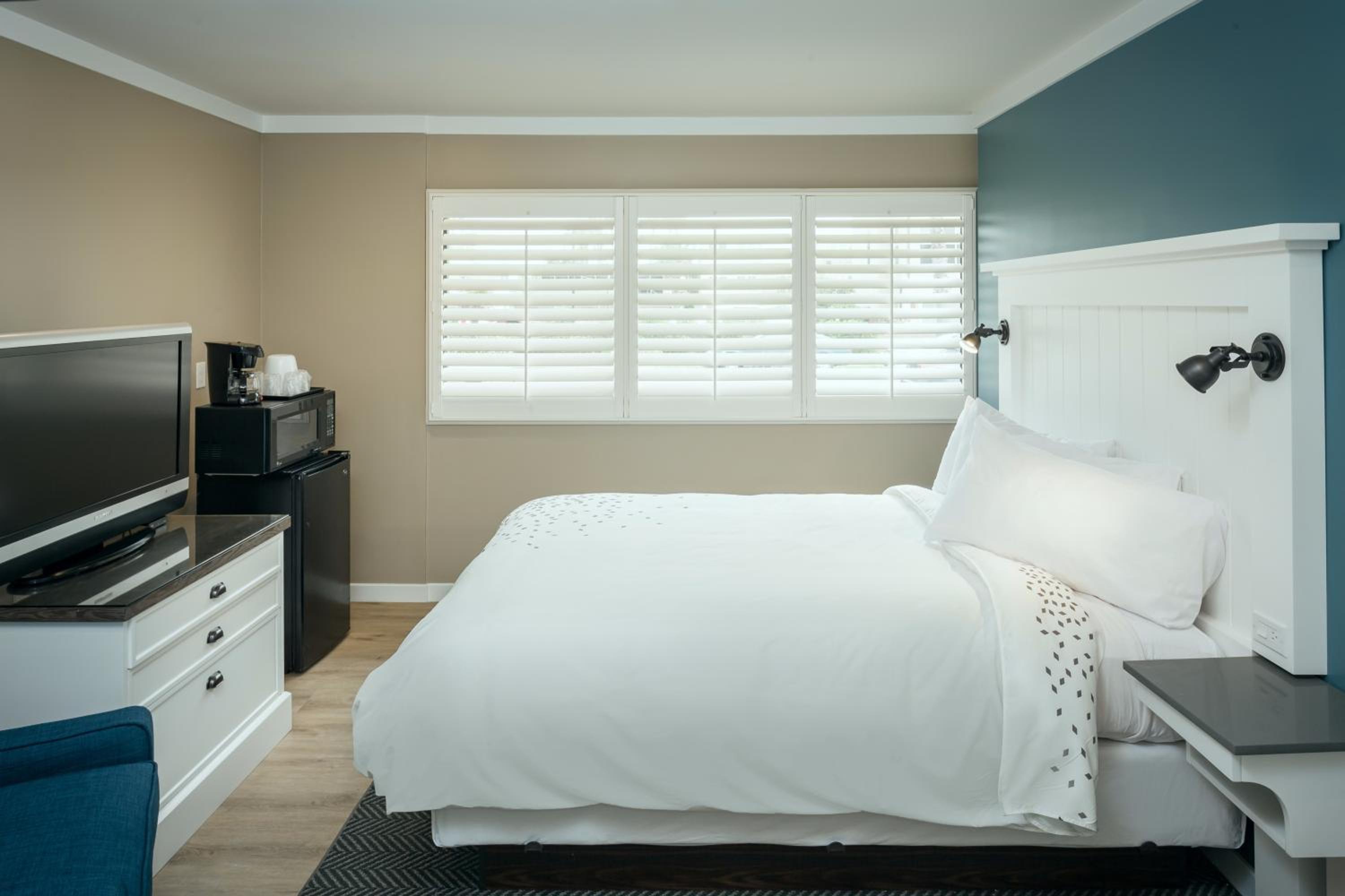 Standard  Room with Queen Bed  - Photo 1