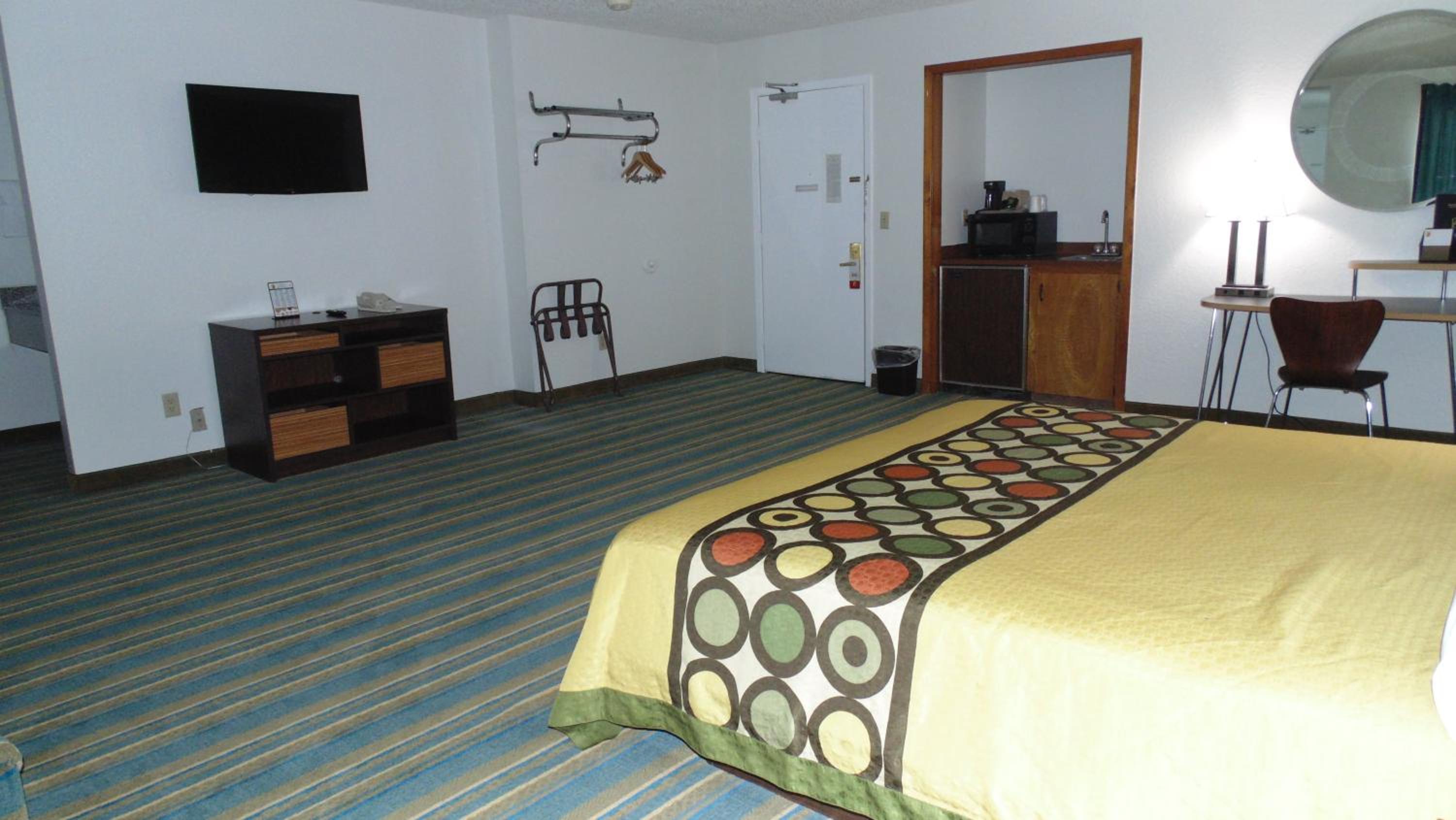 King Suite - Non-Smoking - Photo 1