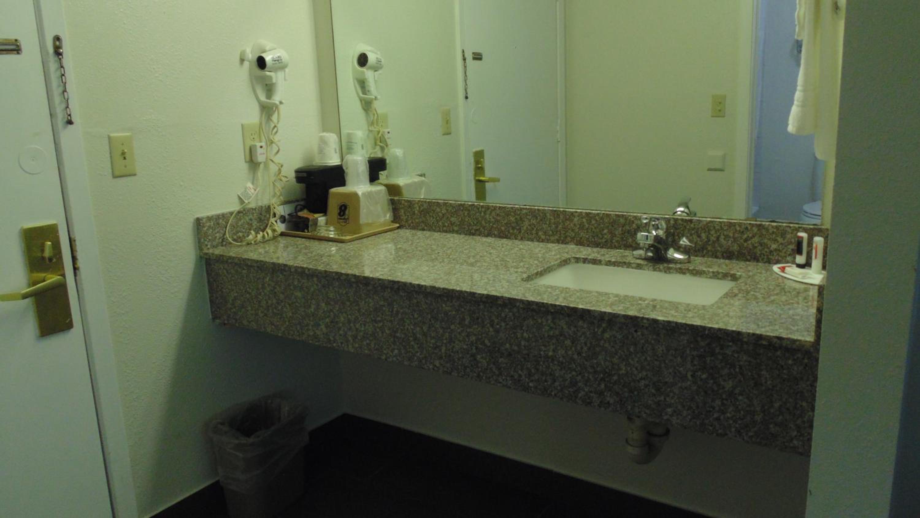 Deluxe Double Room with Two Double Beds - Non-Smoking - Photo 4
