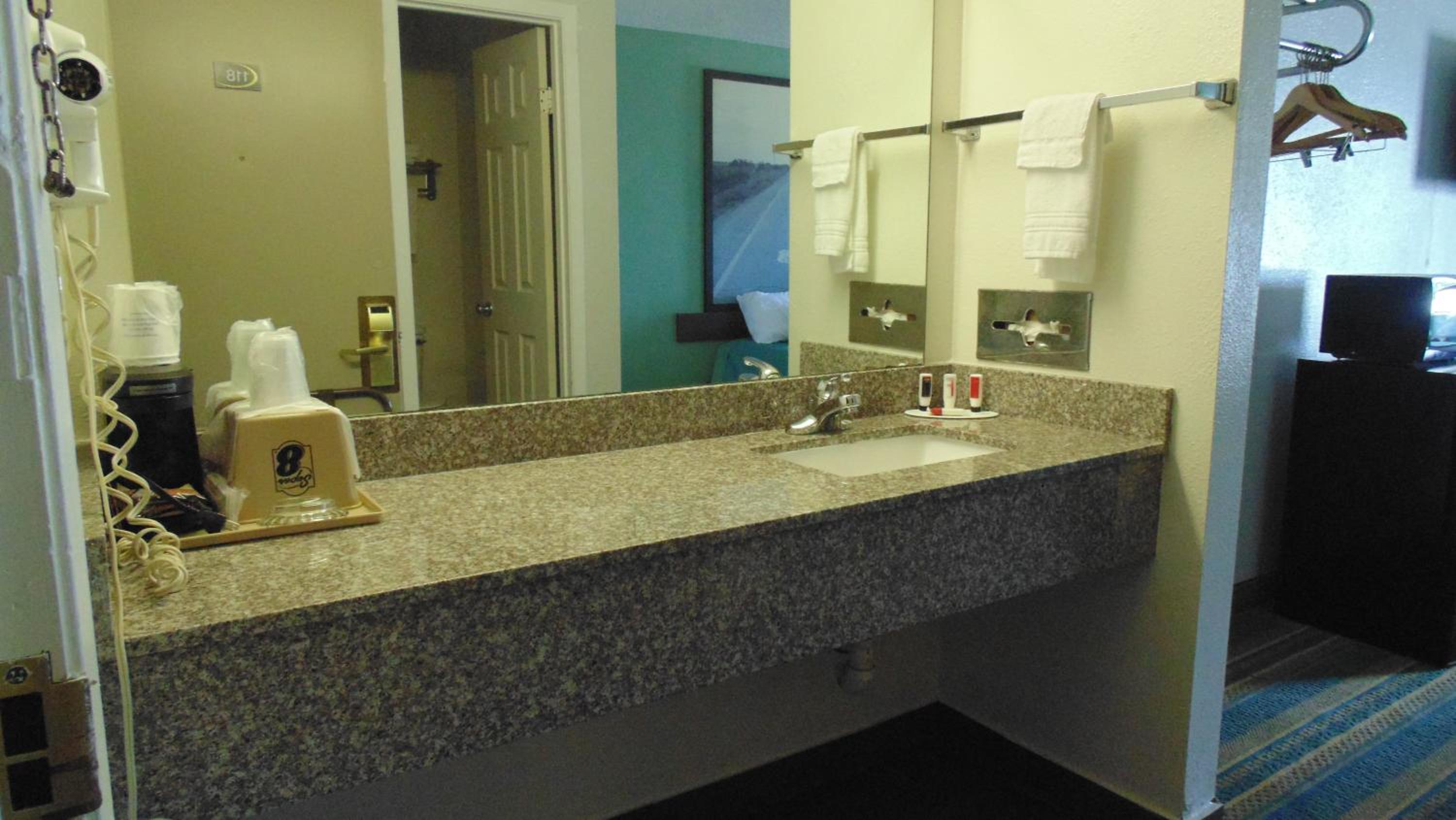 Deluxe Double Room with Two Double Beds - Non-Smoking - Photo 3