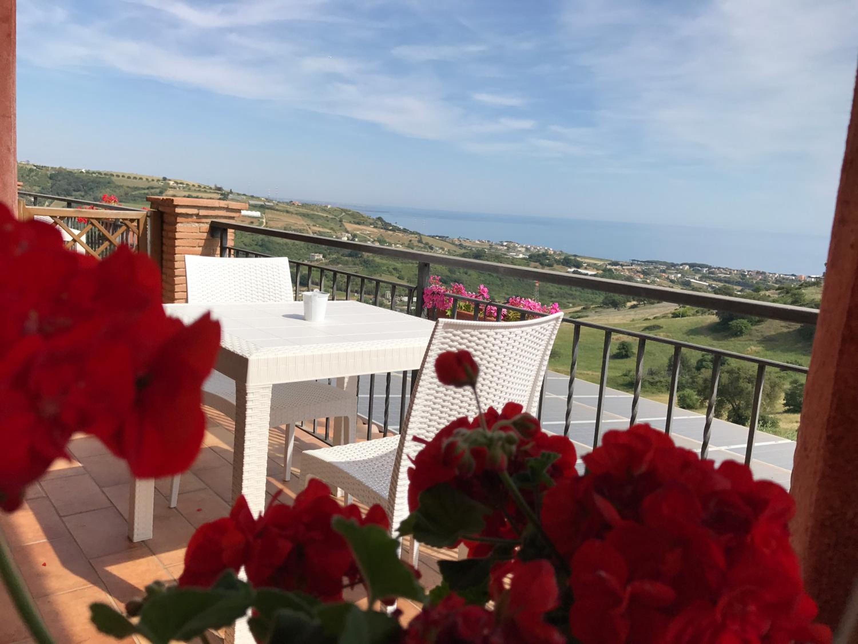 Standard Triple Room with Sea View photo 3