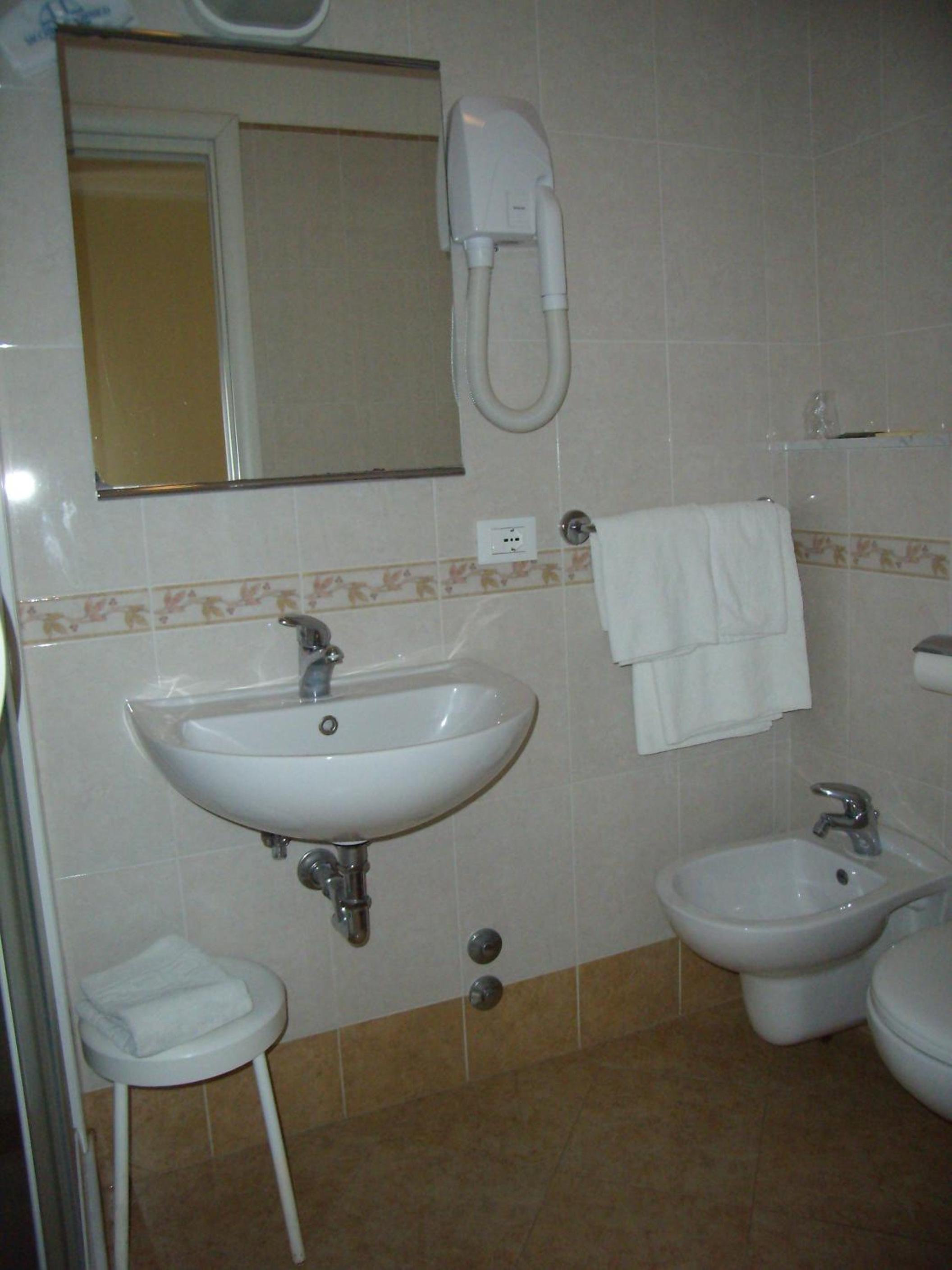 Double Room - Photo 3