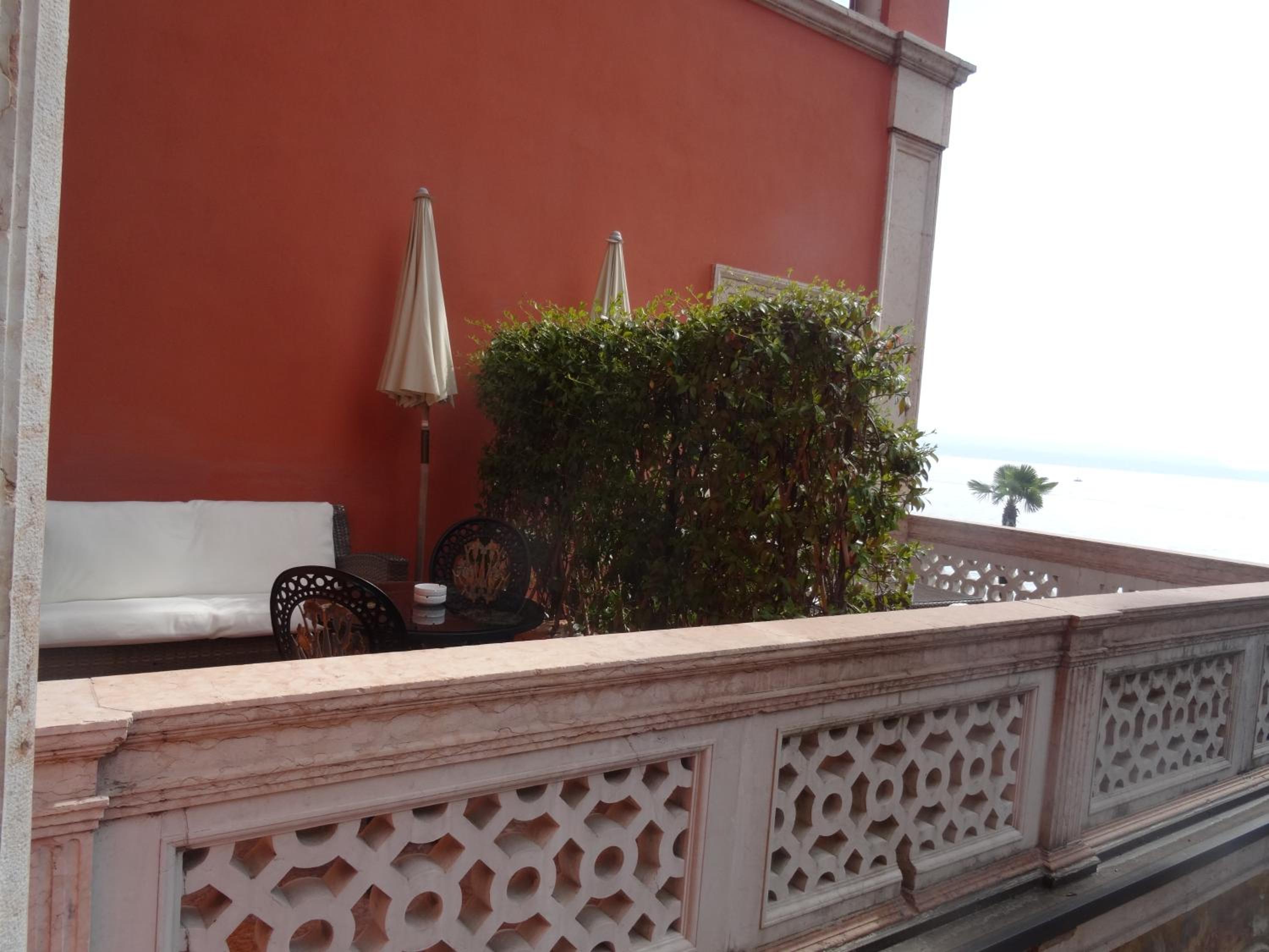 Suite - Photo 5