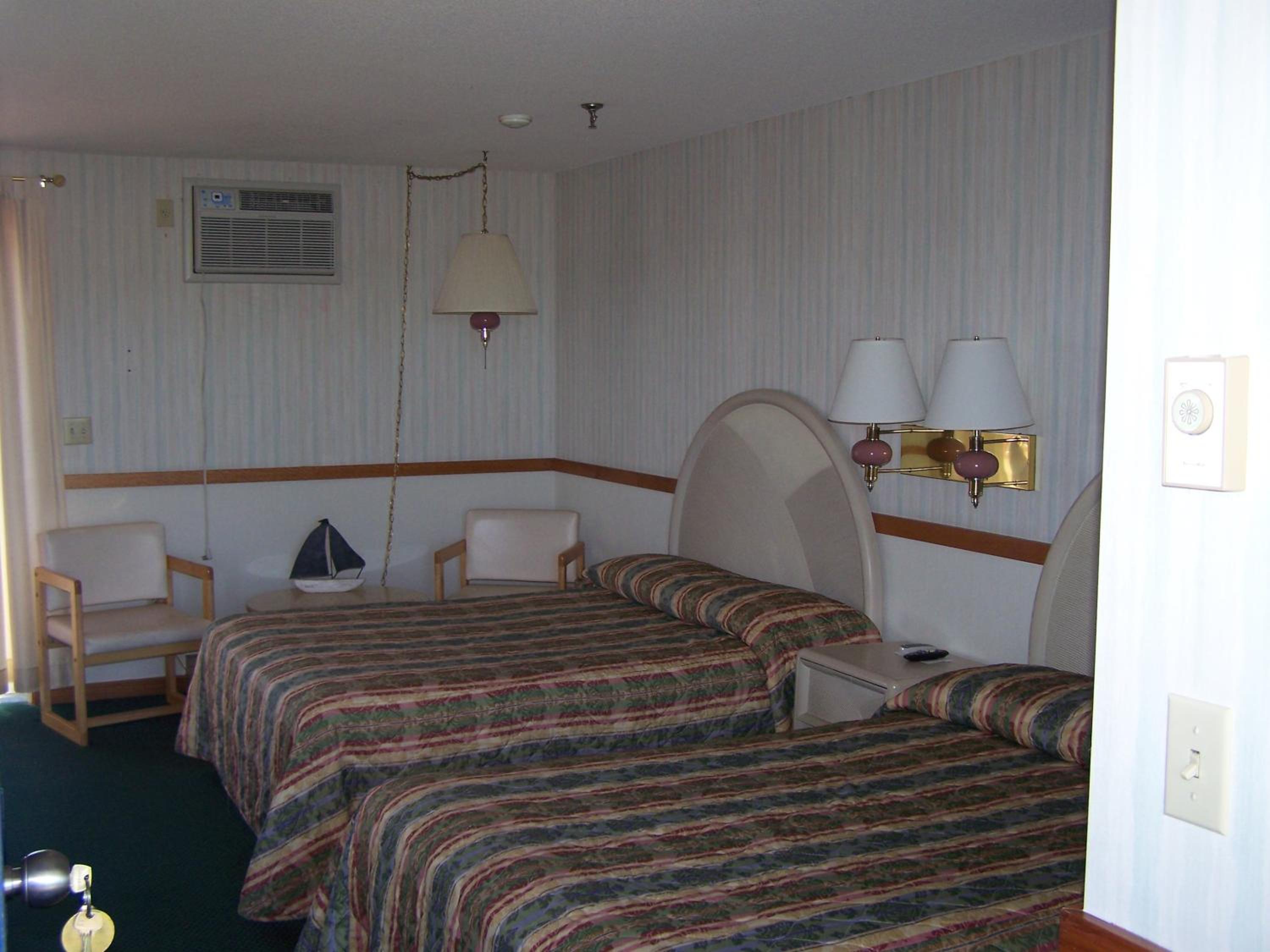 Double Room with Two Double Beds and Kitchenette - 2nd Fl photo 1