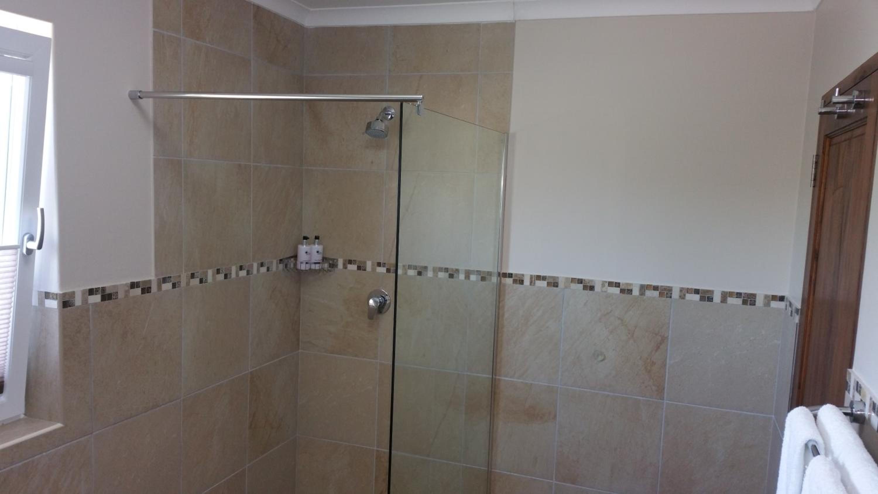 Large Triple Room with Sea View (Elephant Suite) photo 2