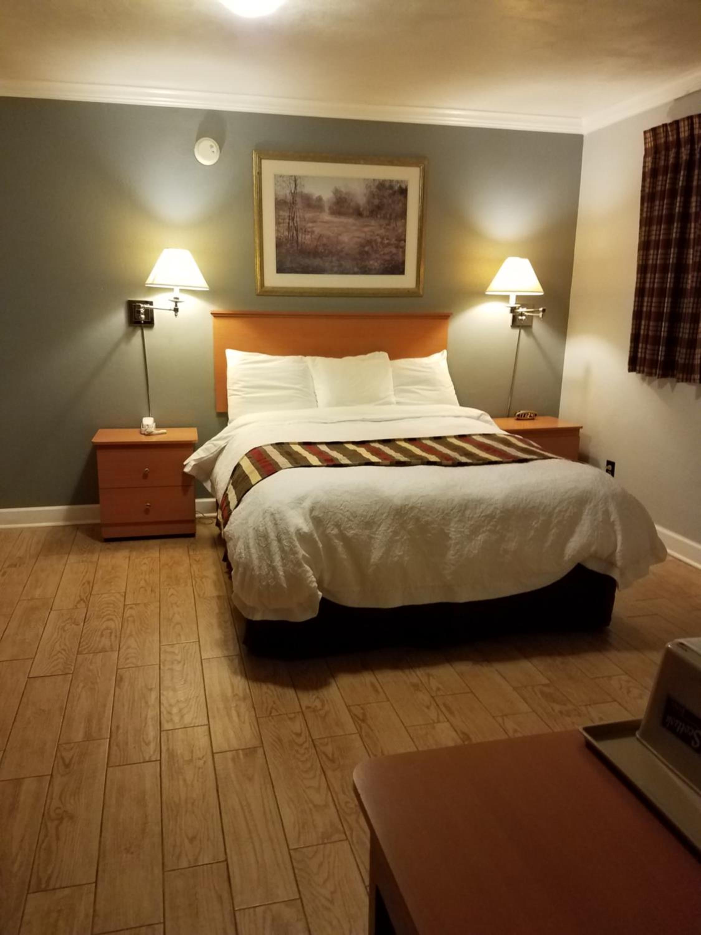 Queen Room photo 1