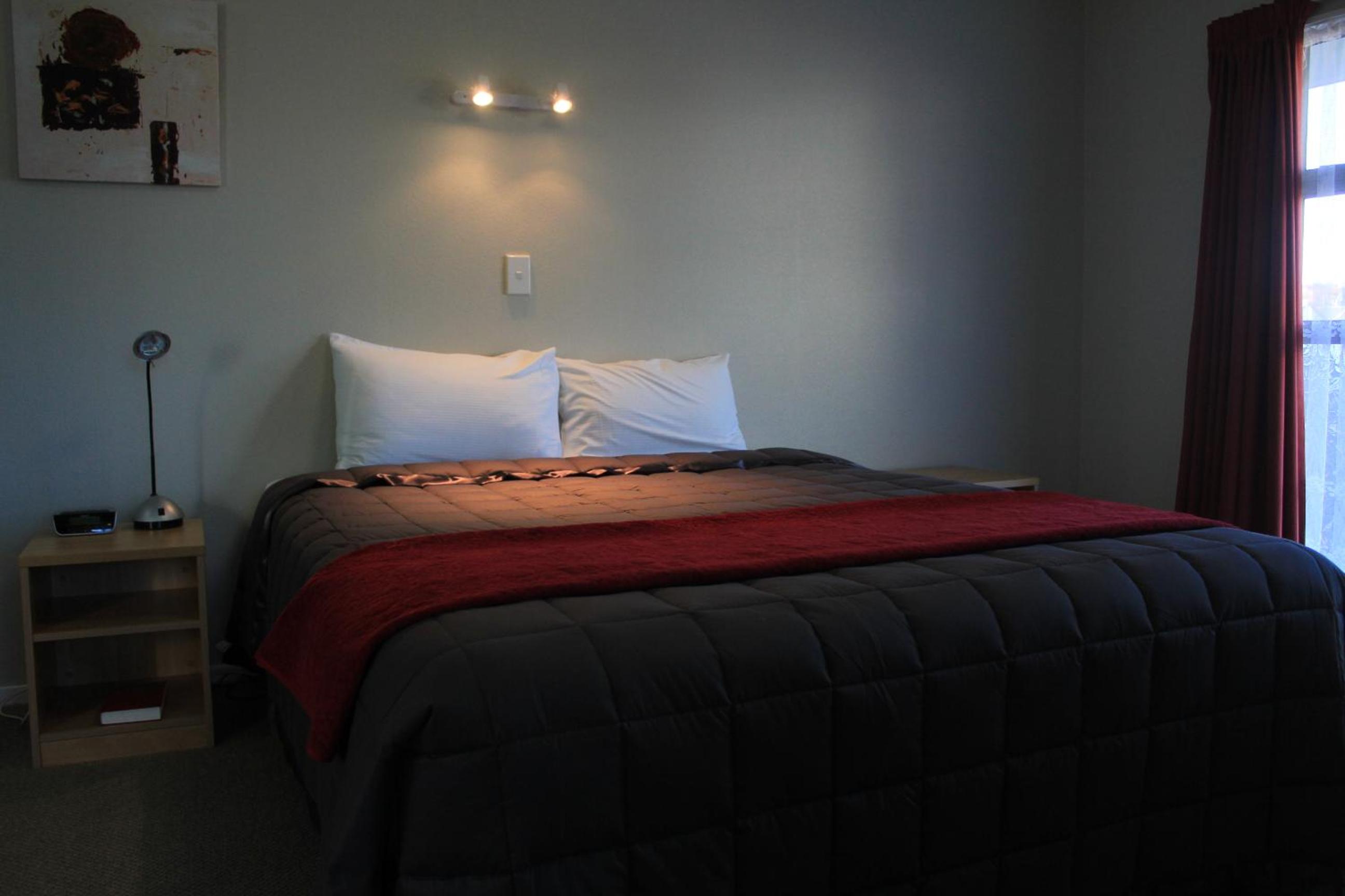 Executive One Bedroom Apartment - Photo 4