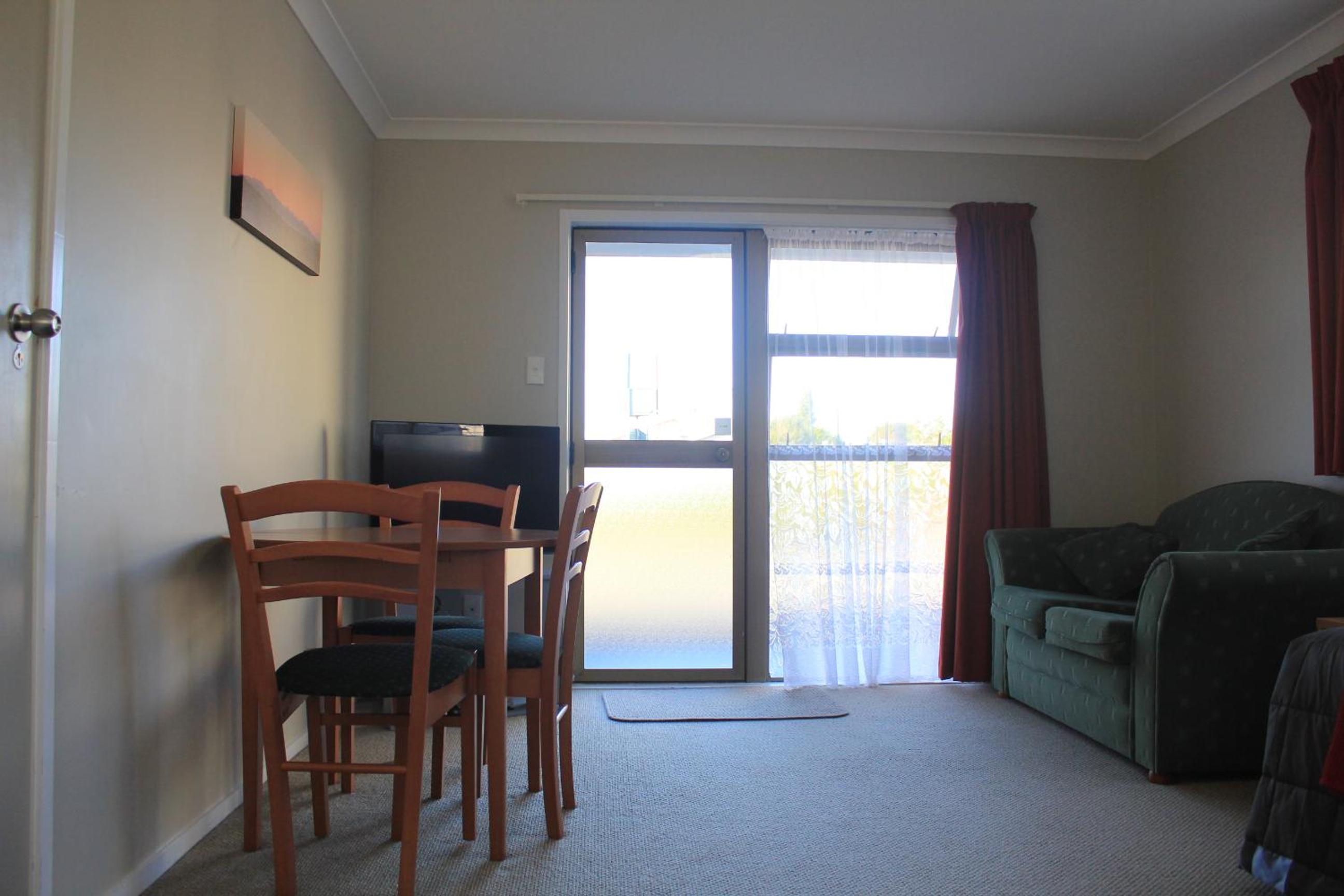 Executive One Bedroom Apartment - Photo 3