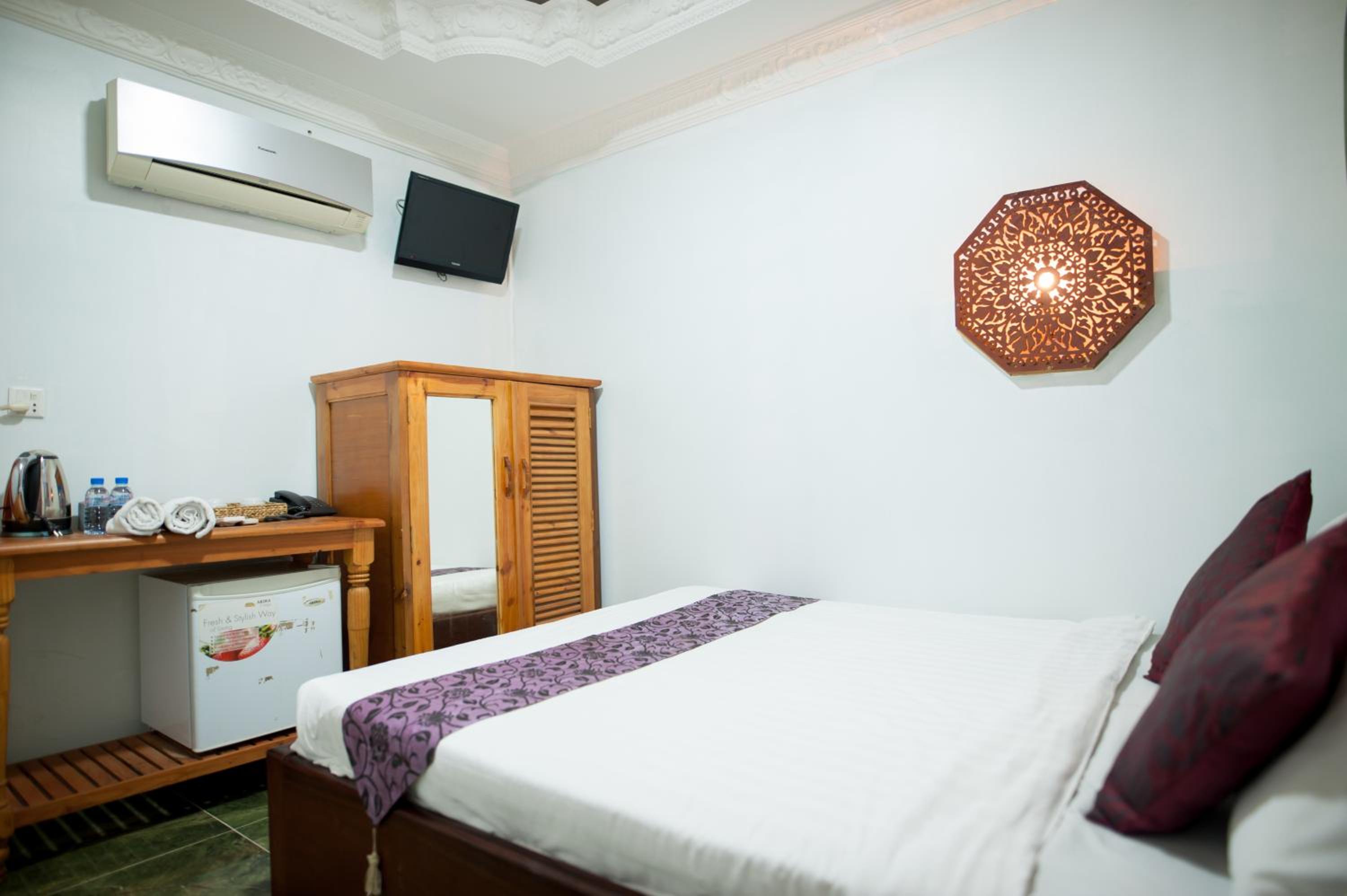 Standard Double Room - Photo 8