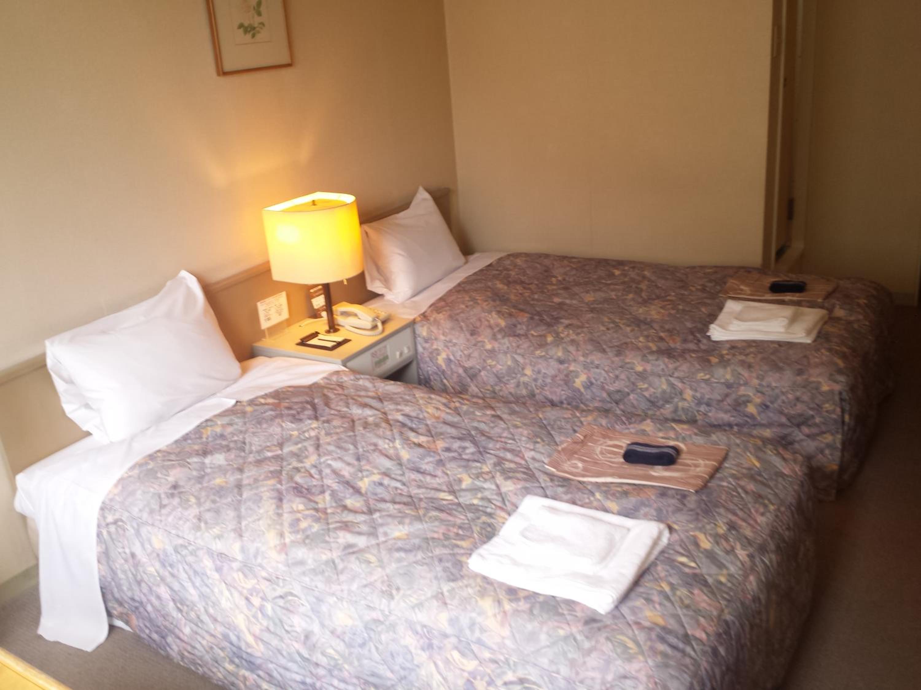 Twin Room - Smoking - Photo 2