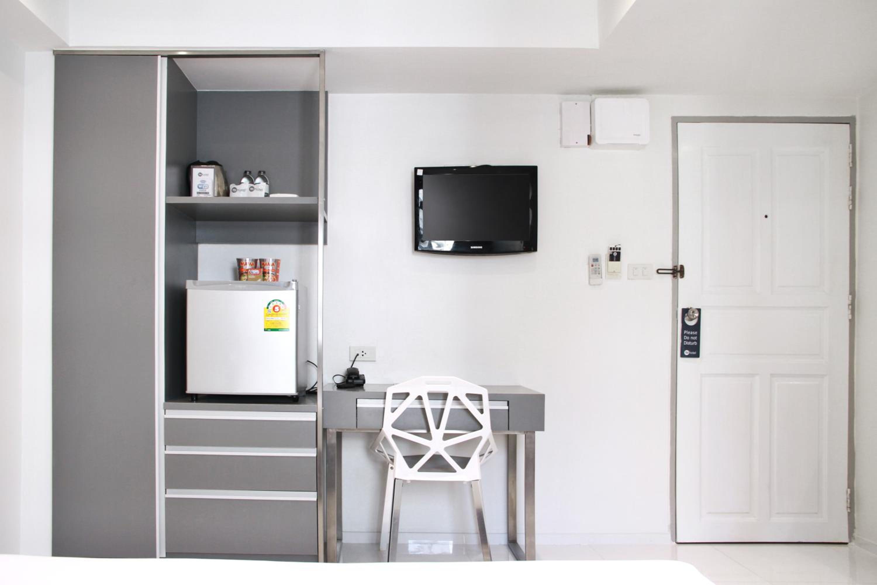 Single Room with Bathroom photo 2