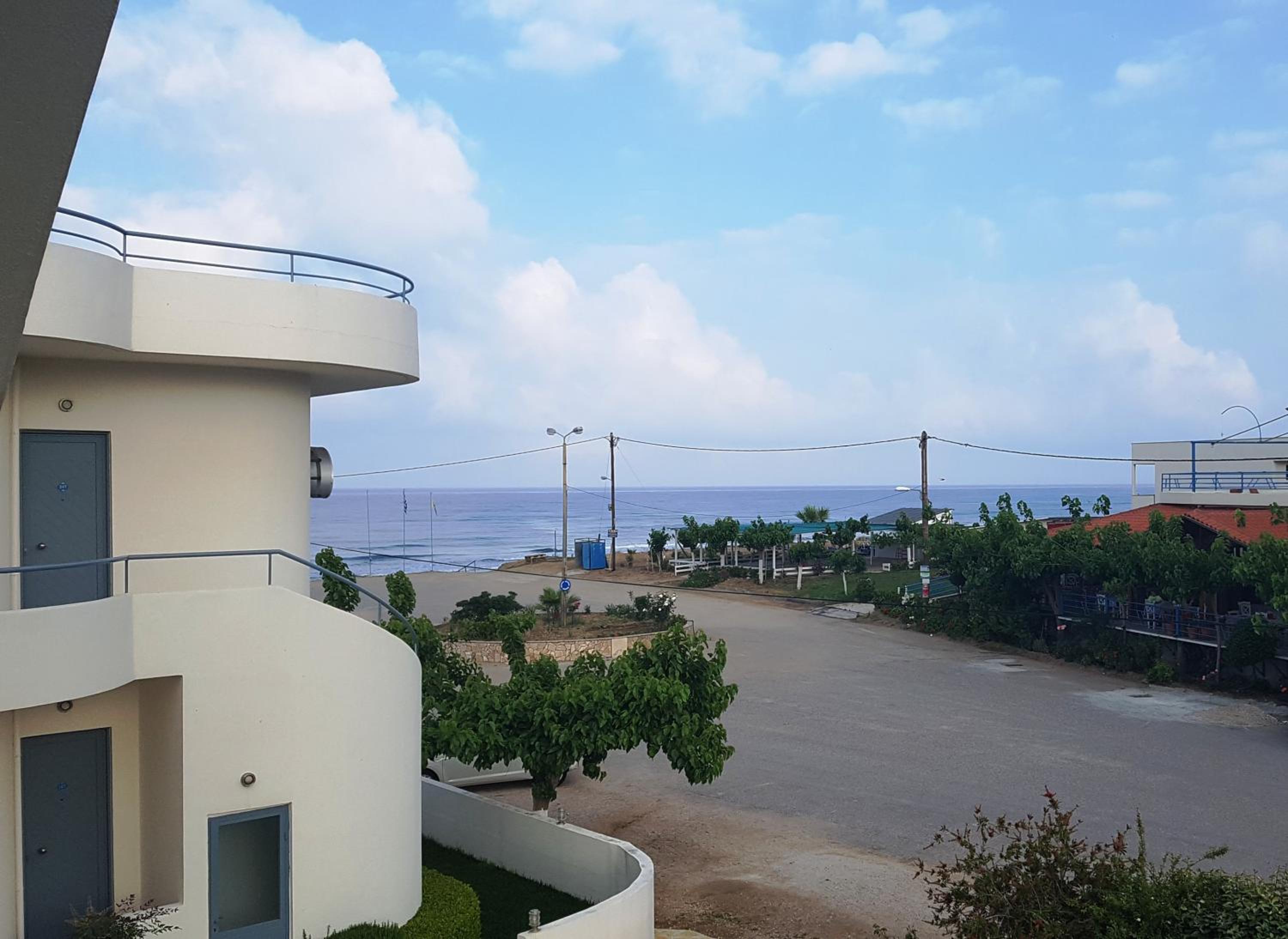 Family Room with Side Sea View photo 3
