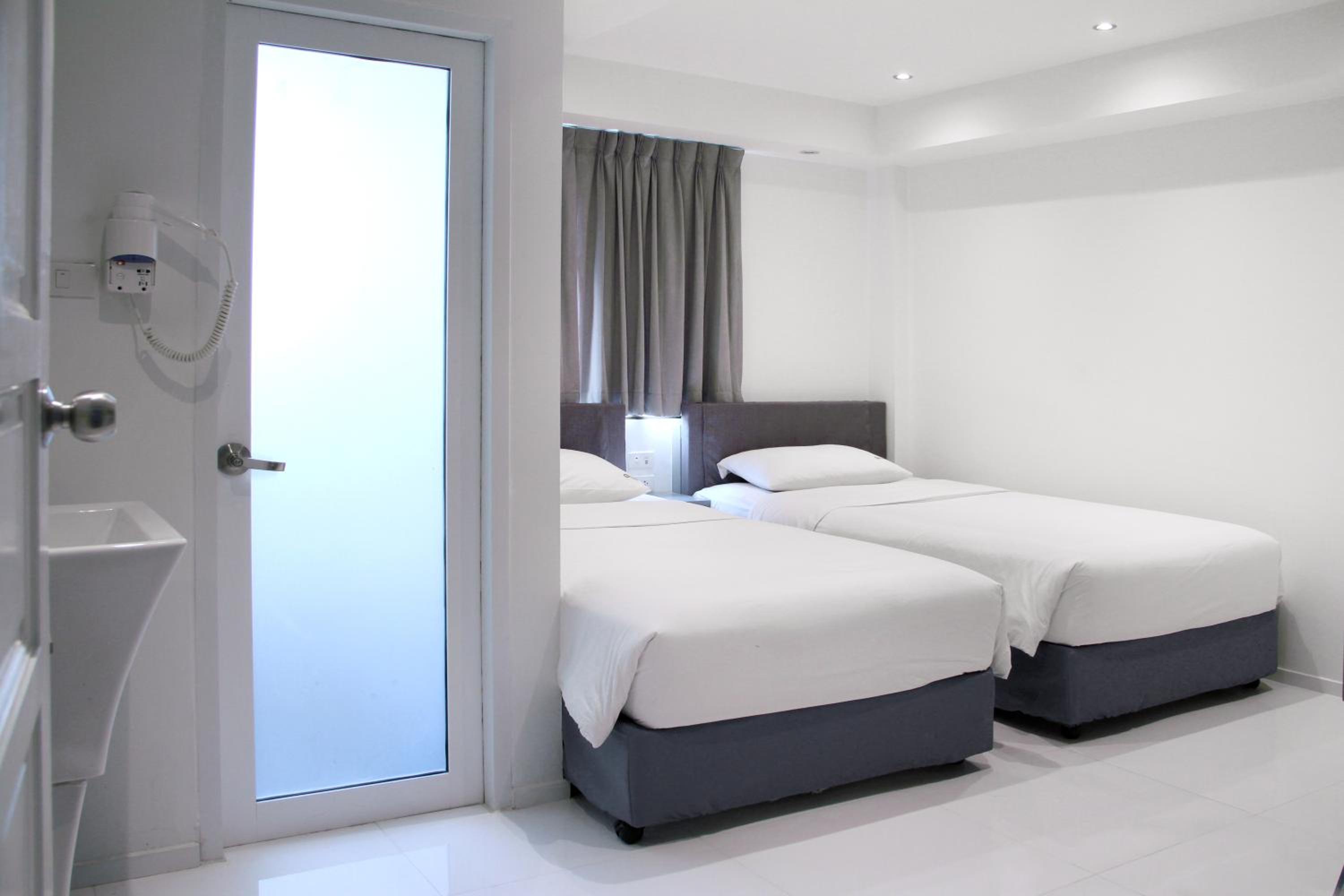 Single Room with Bathroom photo 3