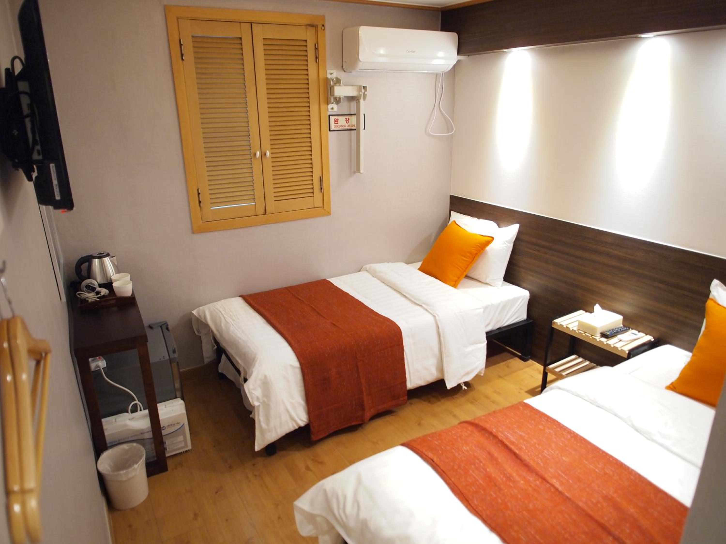 Standard Twin Room
