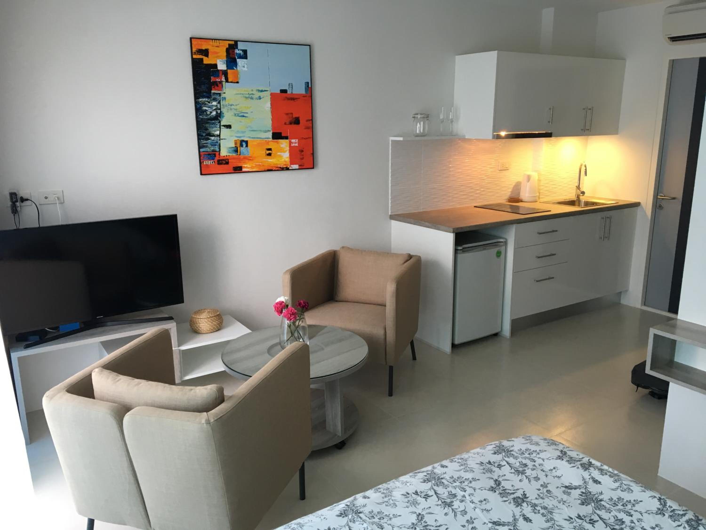 Studio Apartment photo 1
