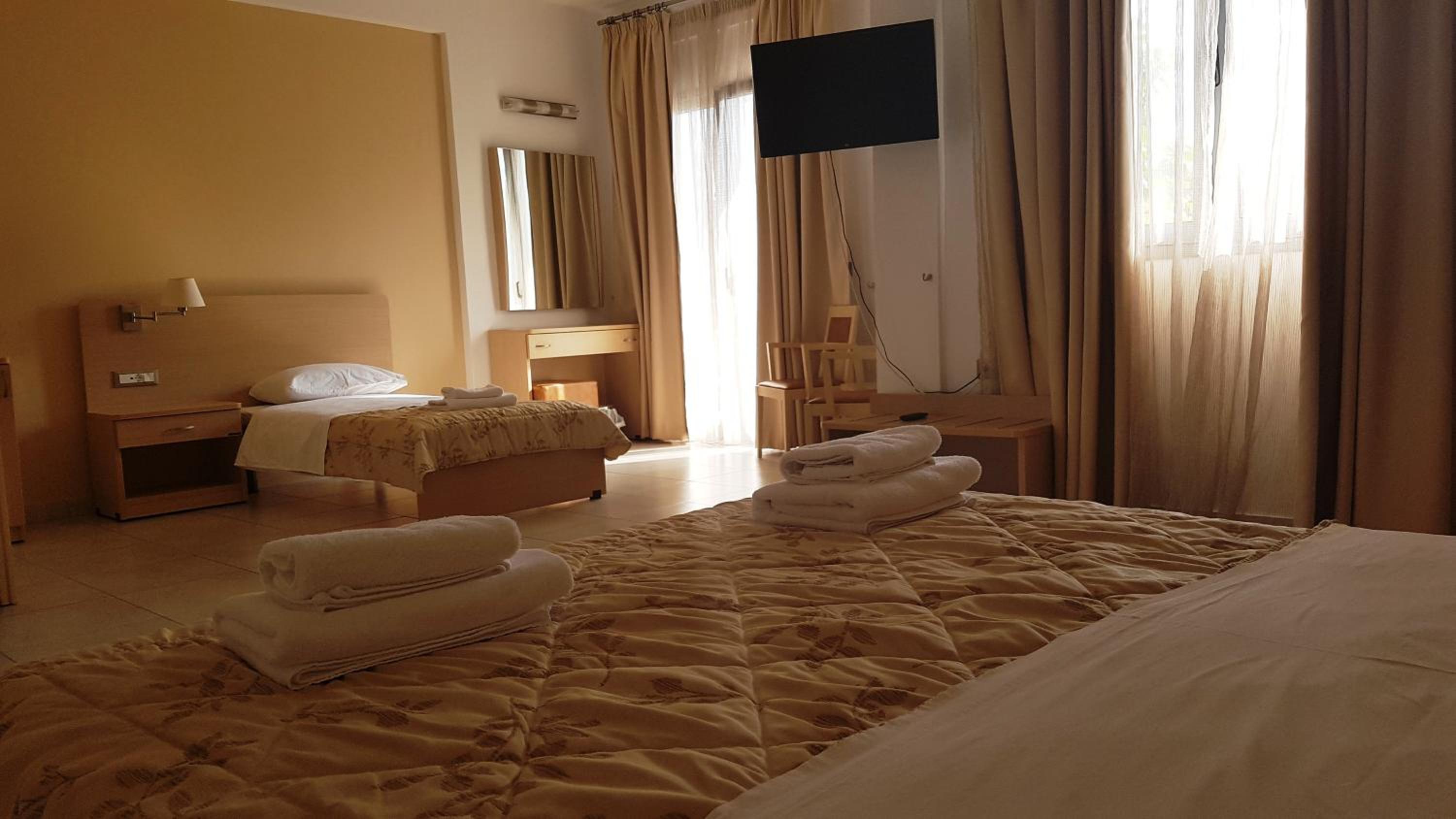 Deluxe Family Room - Photo 1