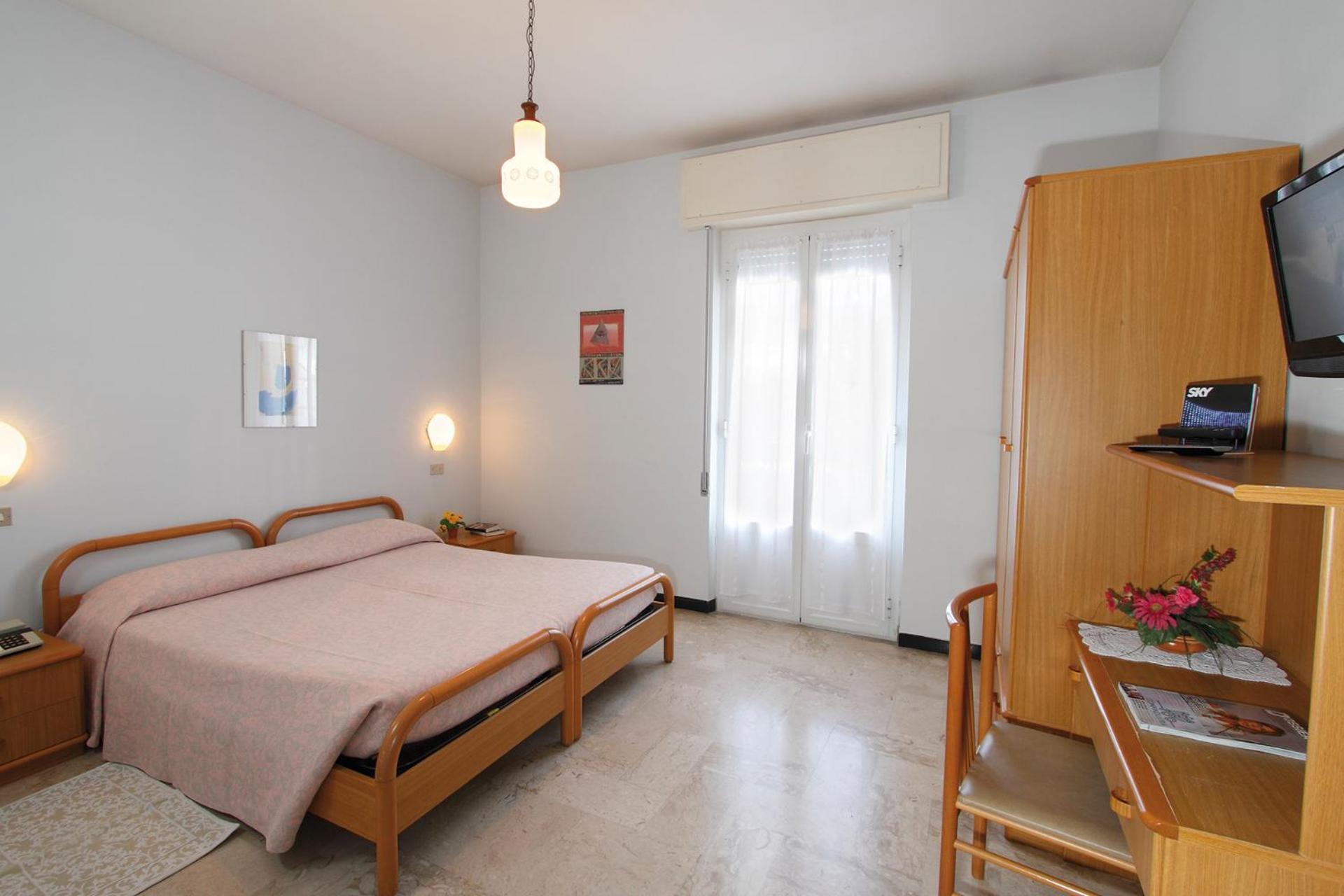Standard Double Room - Photo 5