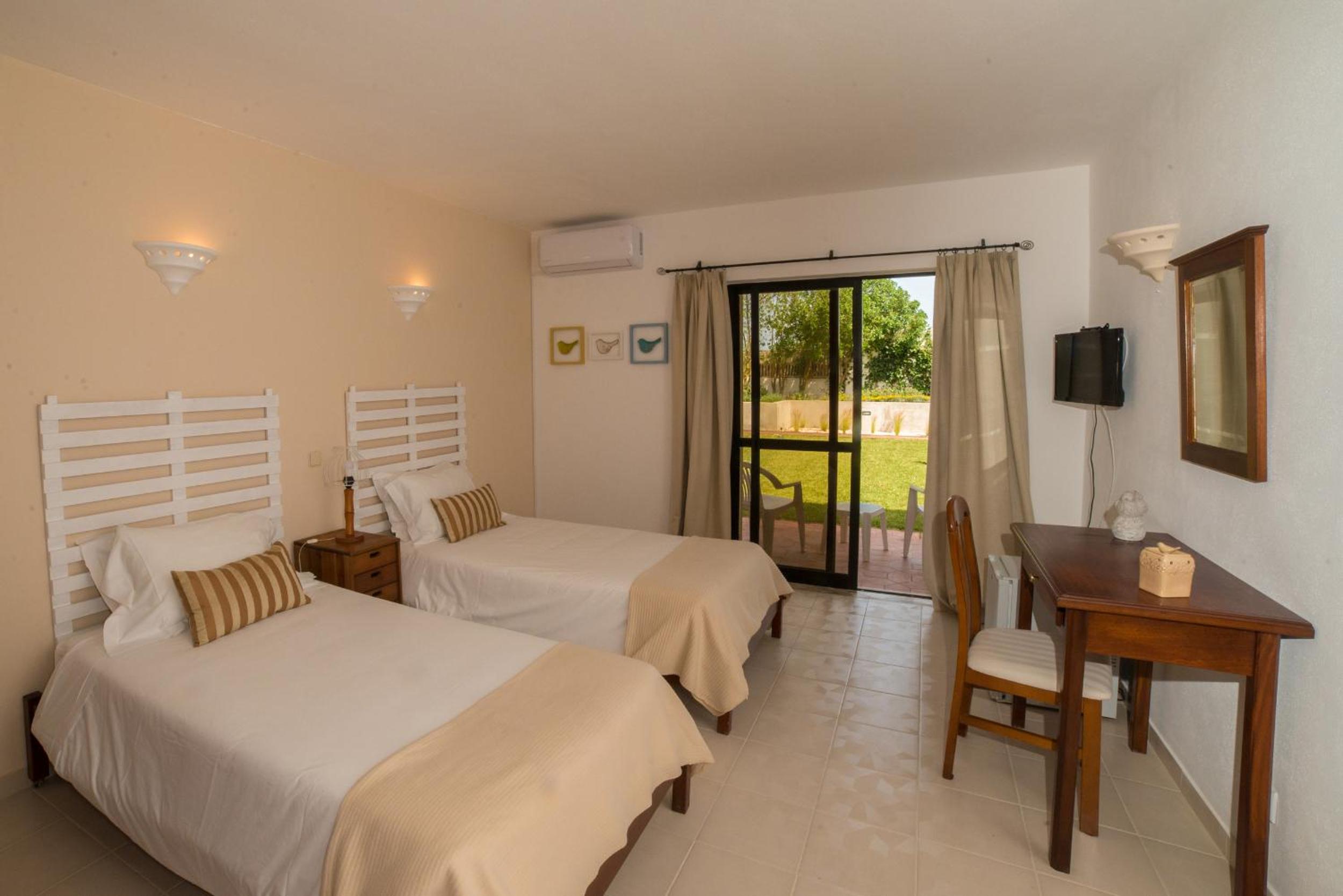 Double Room with Garden View - Photo 4